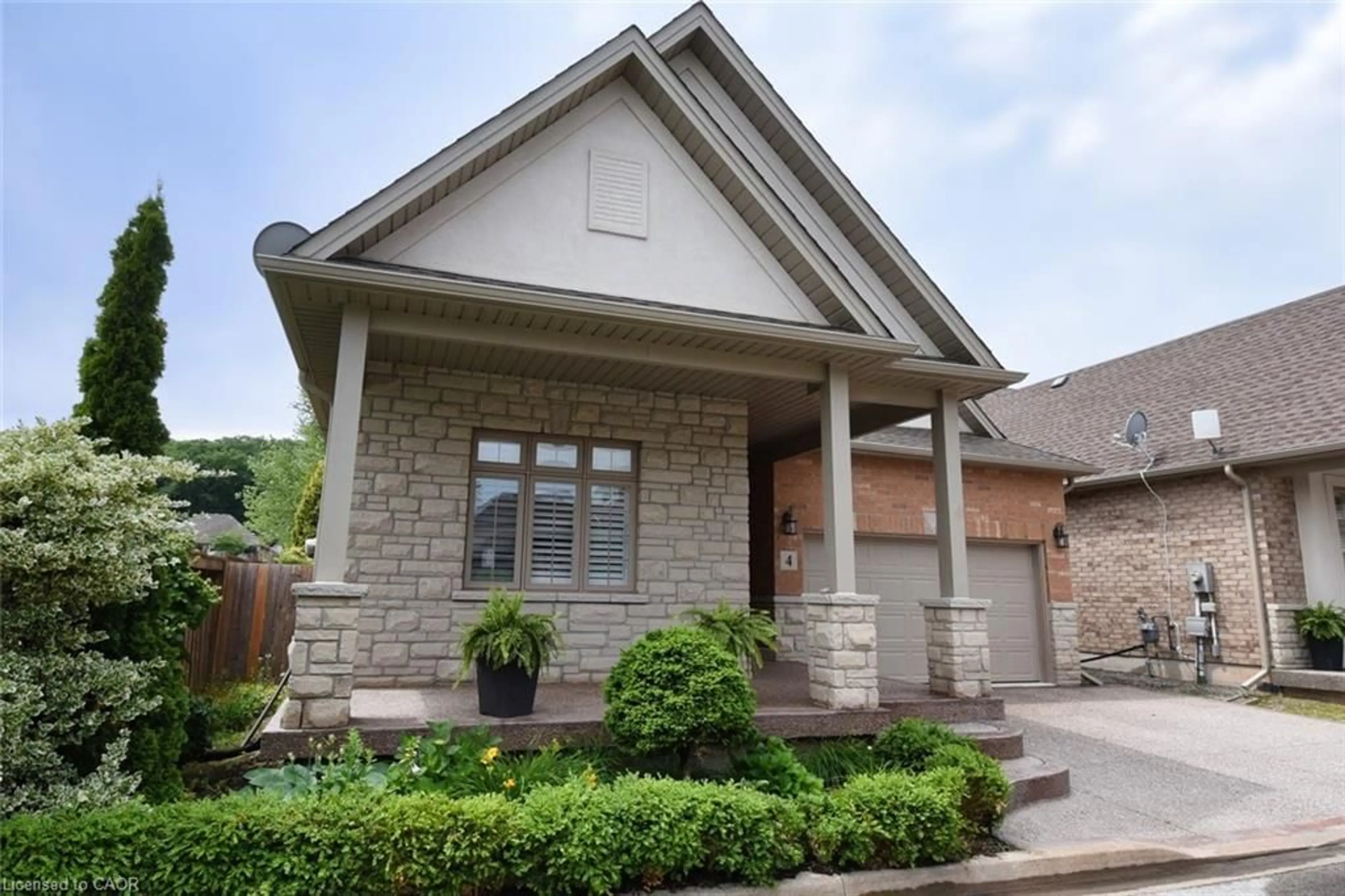 Home with brick exterior material, street for 288 Main St #4, Grimsby Ontario L3M 1P8