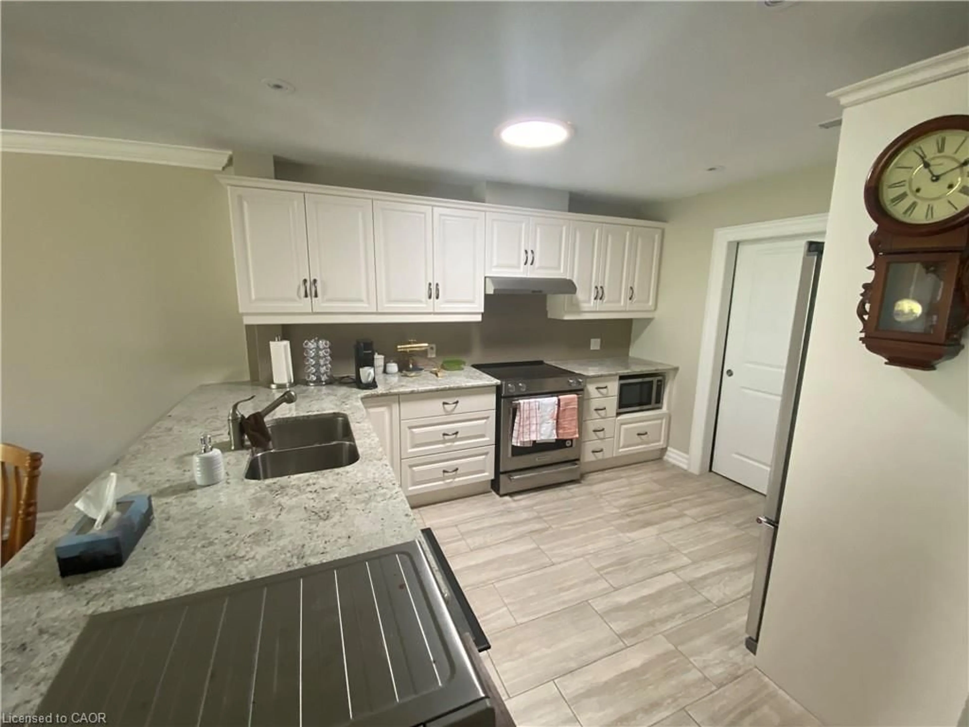 Standard kitchen, unknown for 36 Mckenna Crt, Hamilton Ontario L9B 1T8