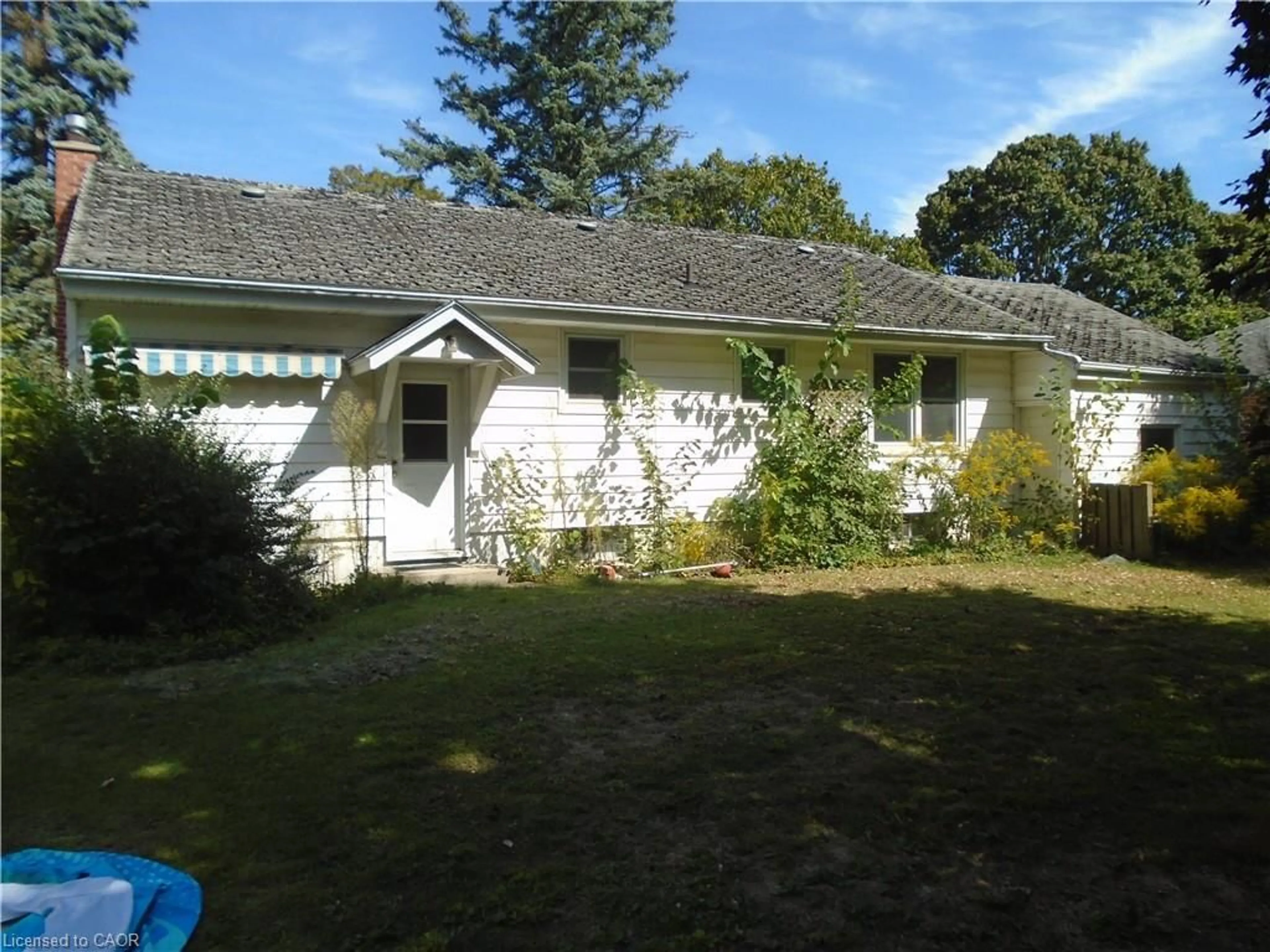 A pic from outside/outdoor area/front of a property/back of a property/a pic from drone, building for 30 Simcoe Blvd, Simcoe Ontario N3Y 3L7