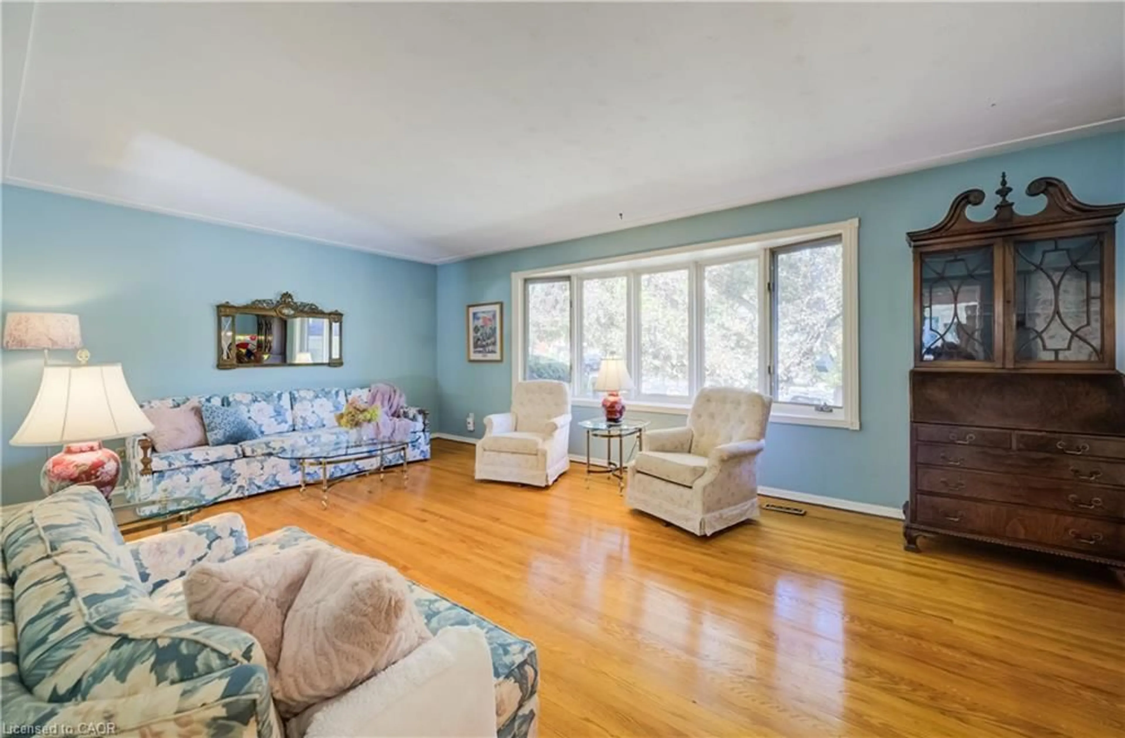 Living room with furniture, unknown for 15 Buttonwood Dr, Kitchener Ontario N2M 4P9