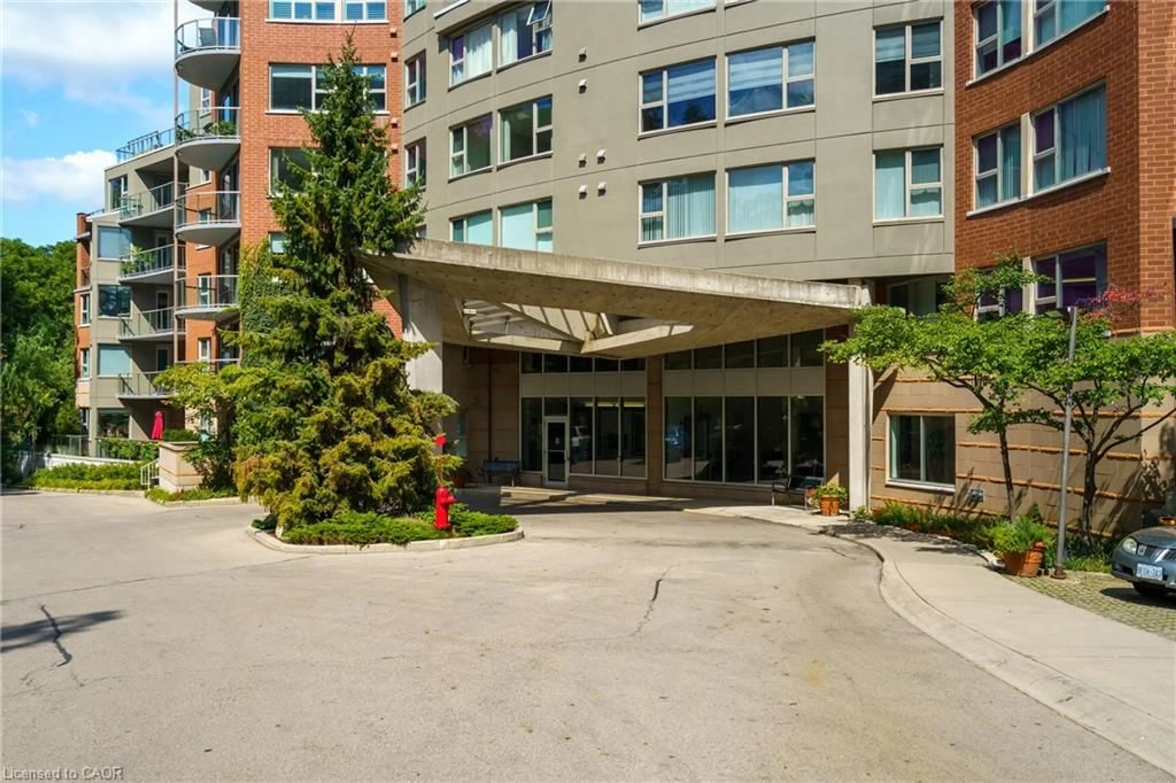 Unknown for 77 Governors Rd #102, Dundas Ontario L9H 7N8