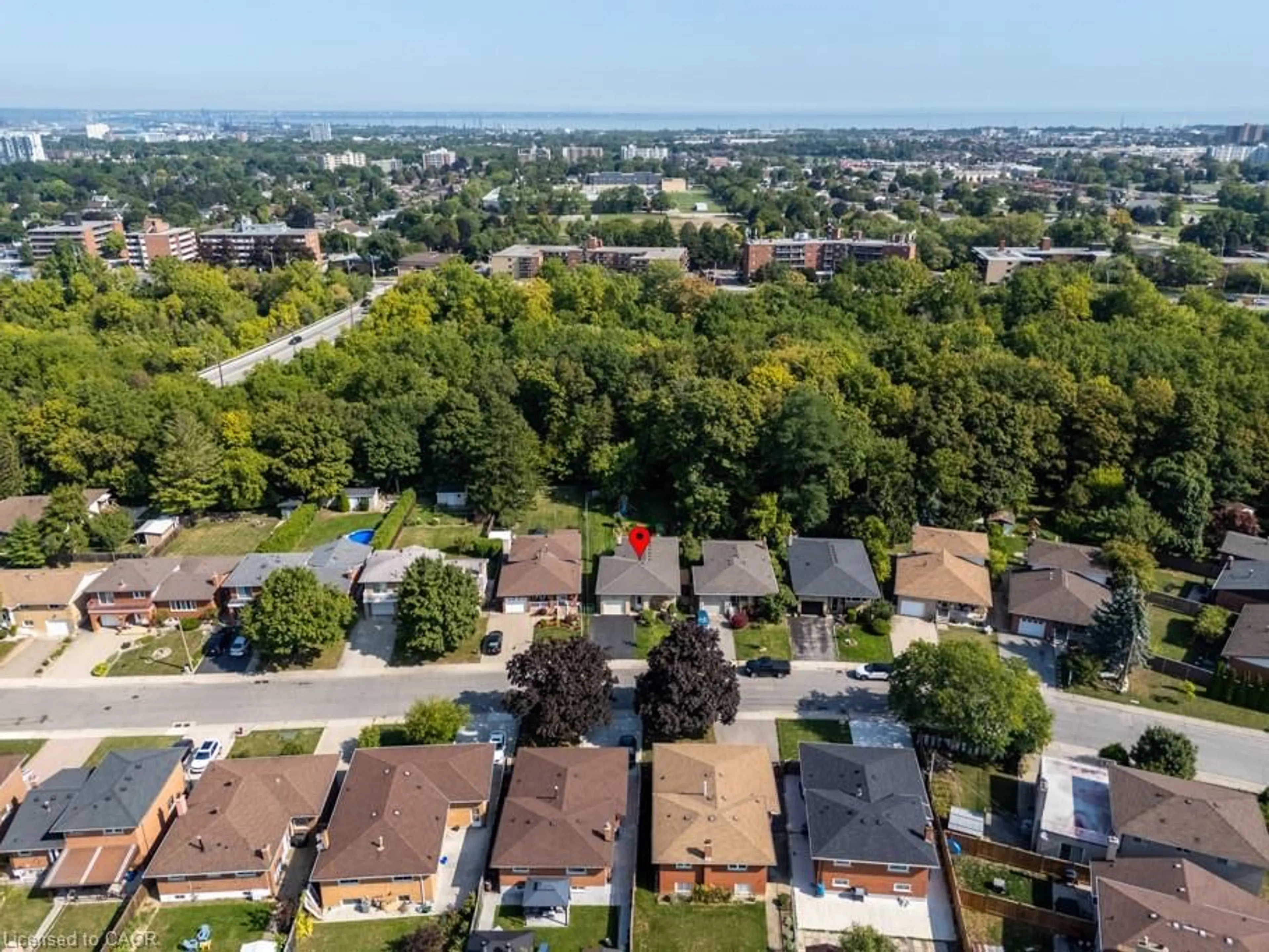 A pic from outside/outdoor area/front of a property/back of a property/a pic from drone, city buildings view from balcony for 33 Pinard St, Hamilton Ontario L8K 6G8
