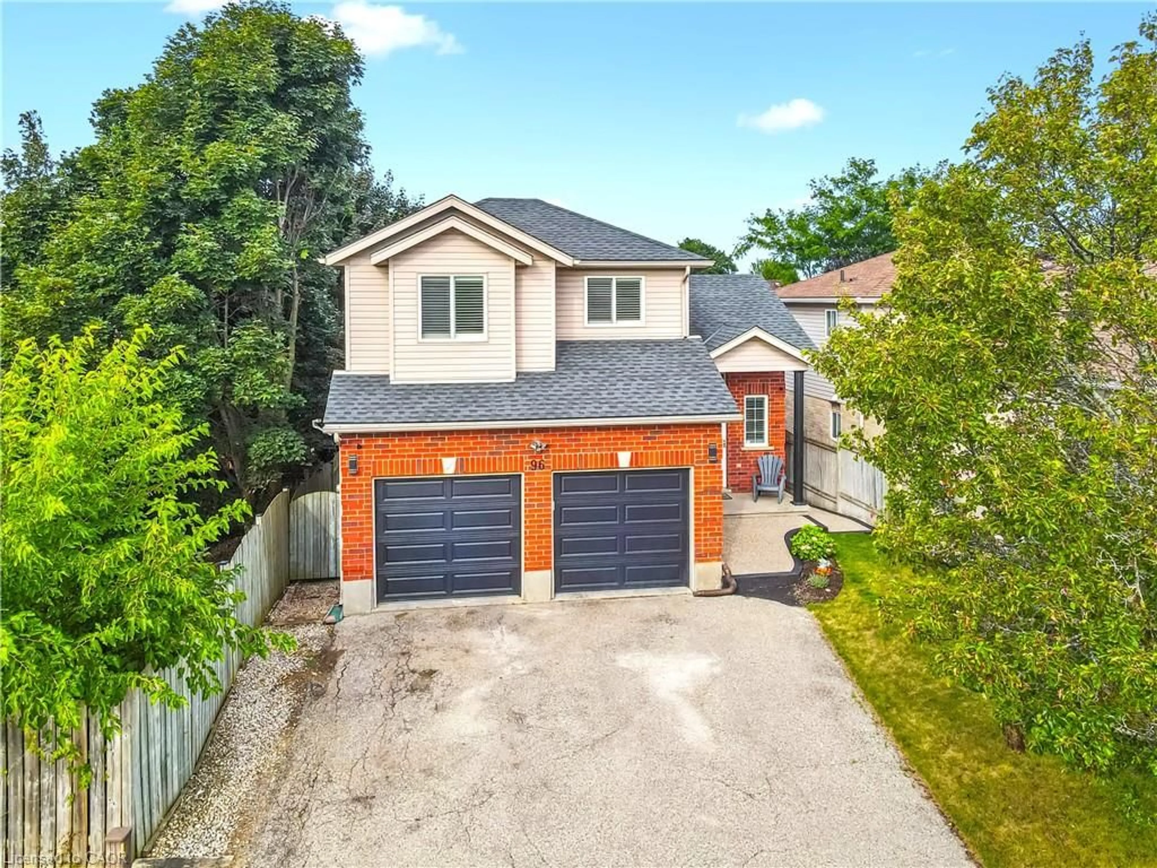 A pic from outside/outdoor area/front of a property/back of a property/a pic from drone, street for 96 Kent St, Cambridge Ontario N1S 4H2
