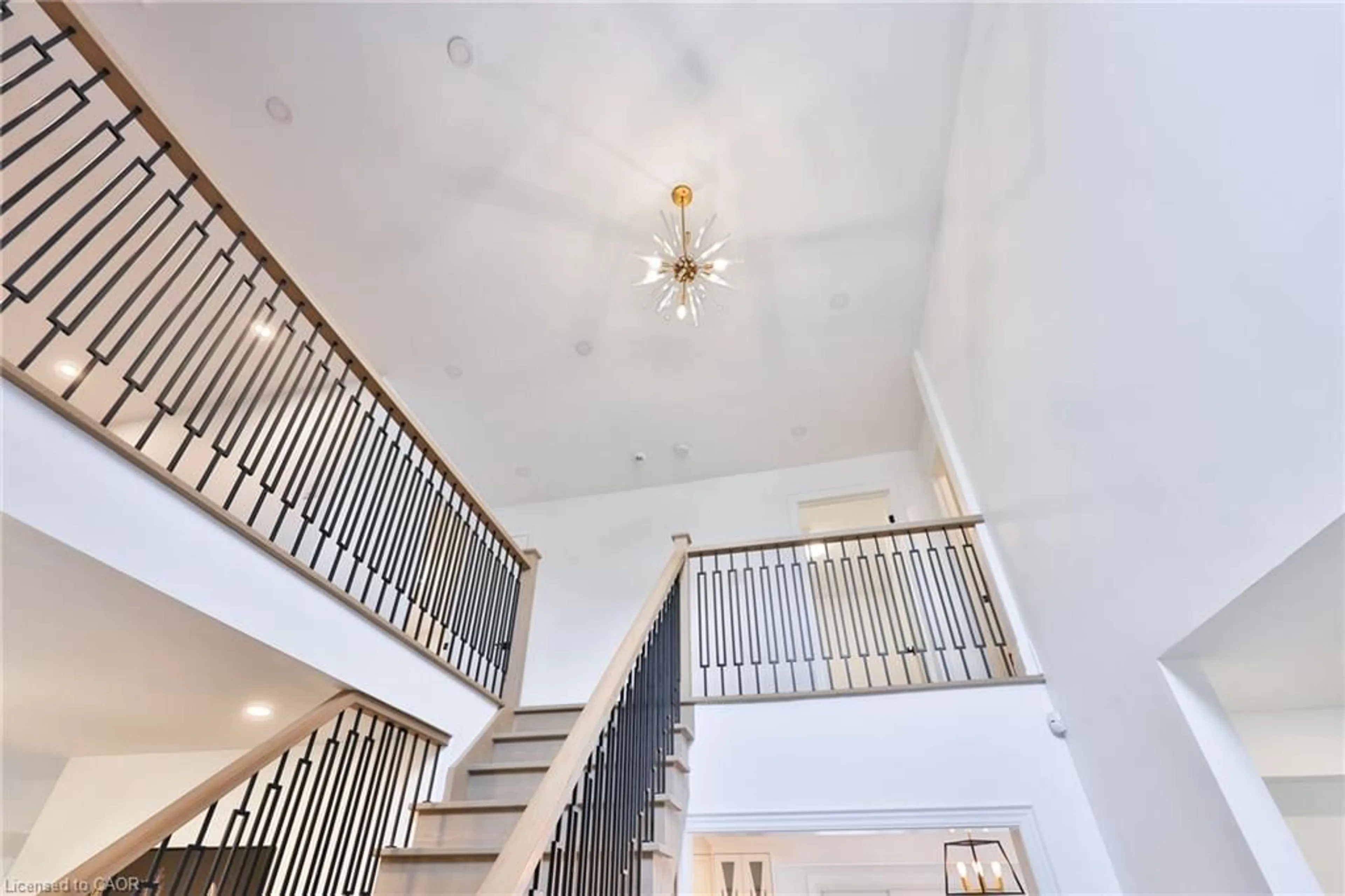 Indoor foyer for 2309 Dunedin Rd, Oakville Ontario L6J 5V4