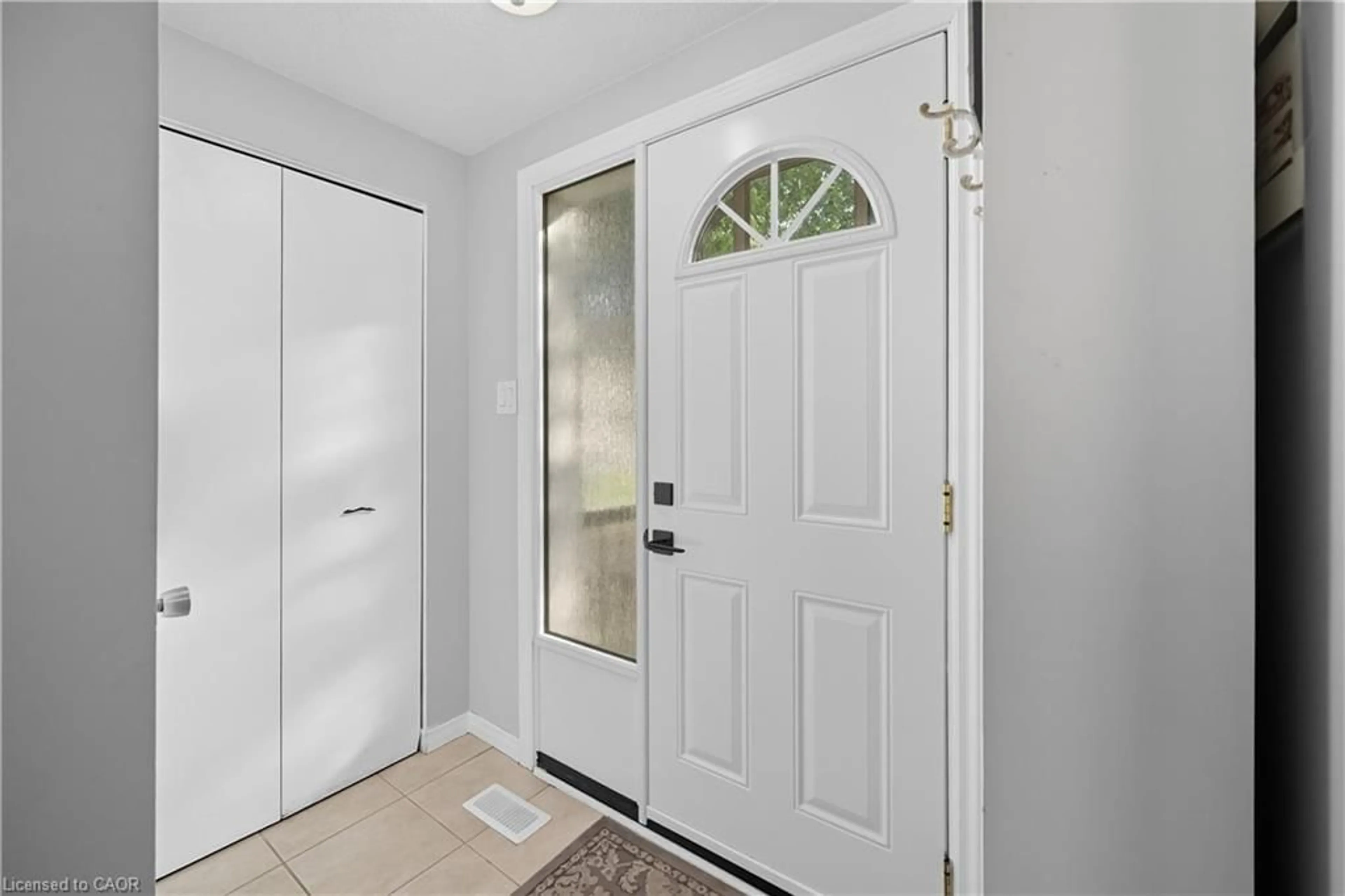 Indoor entryway for 151 Gateshead Cres #30, Stoney Creek Ontario L8G 3W1
