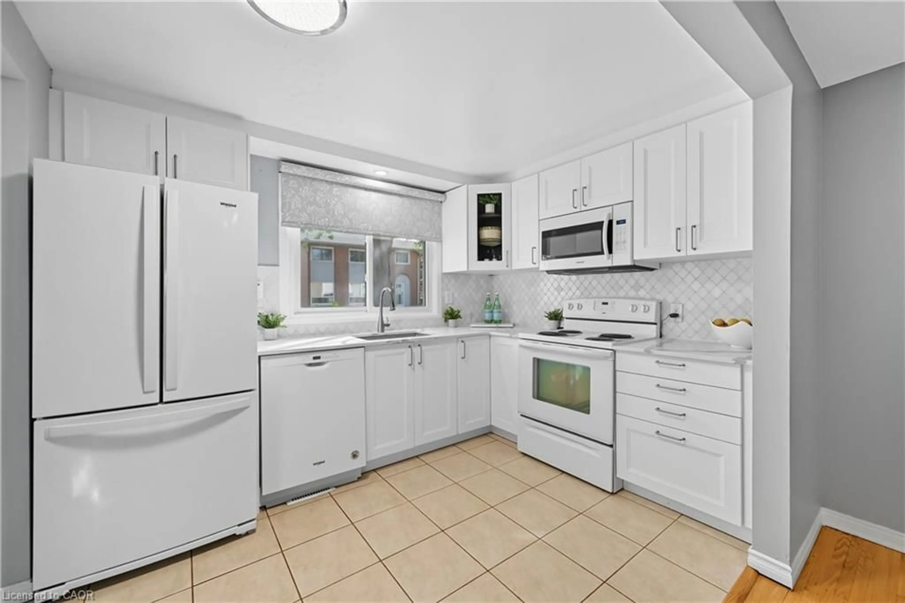 Standard kitchen, ceramic/tile floor for 151 Gateshead Cres #30, Stoney Creek Ontario L8G 3W1