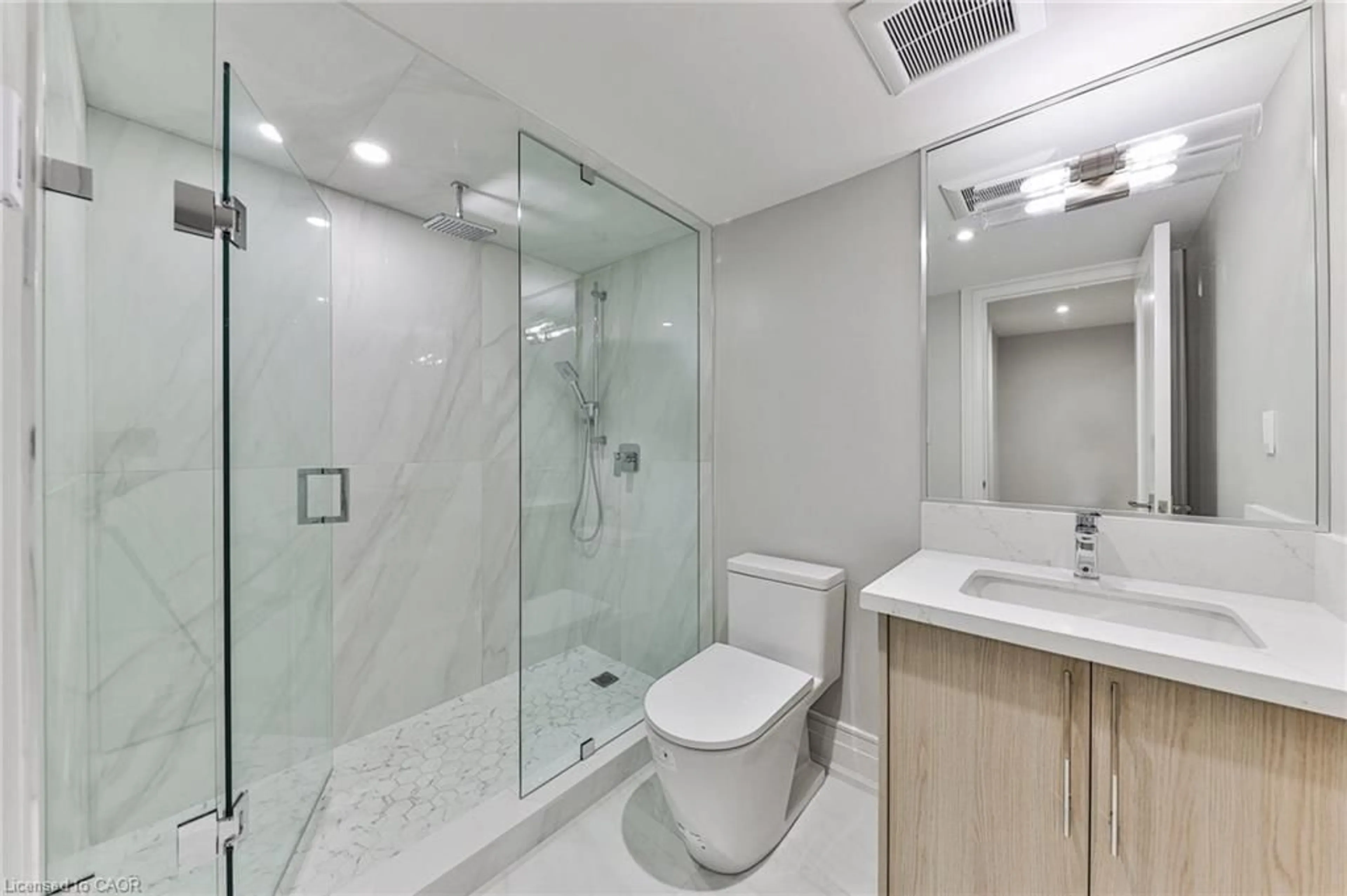 Standard bathroom, ceramic/tile floor for 1310 Duncan Rd, Morrison Ontario L6J 2P8