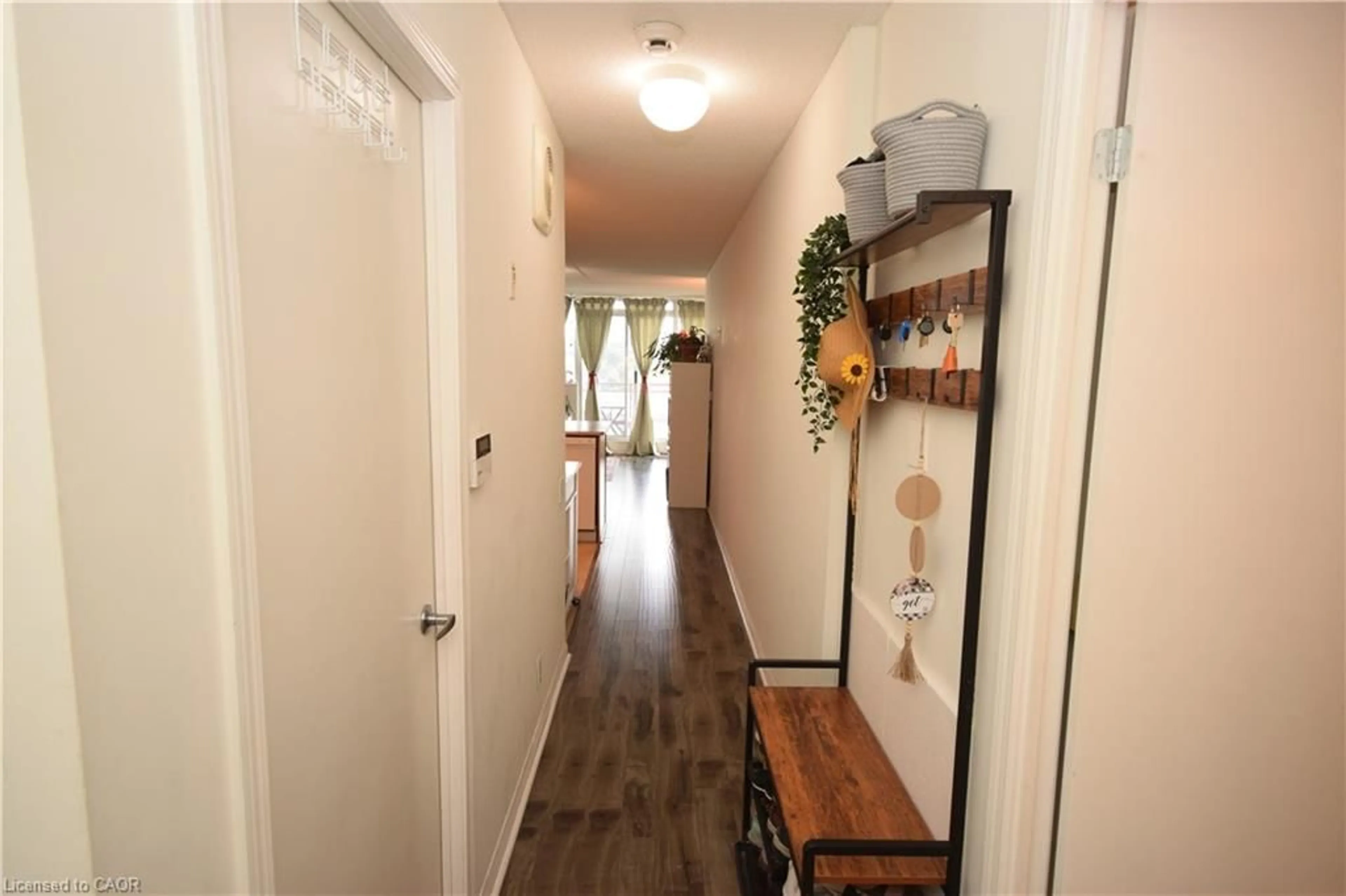 Indoor entryway for 1600 Keele St #8, Toronto Ontario M6N 5J1