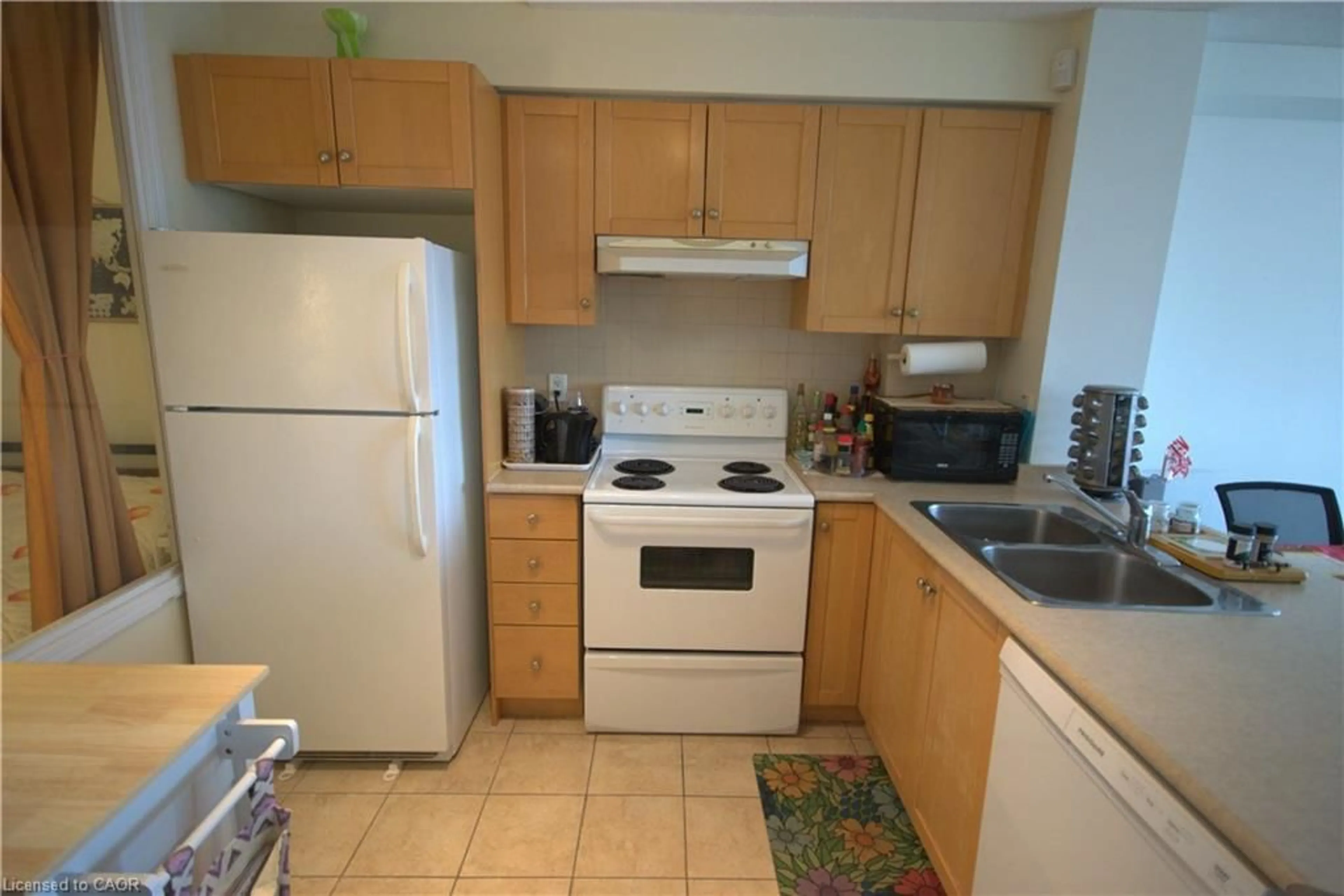 Standard kitchen, unknown for 1600 Keele St #8, Toronto Ontario M6N 5J1