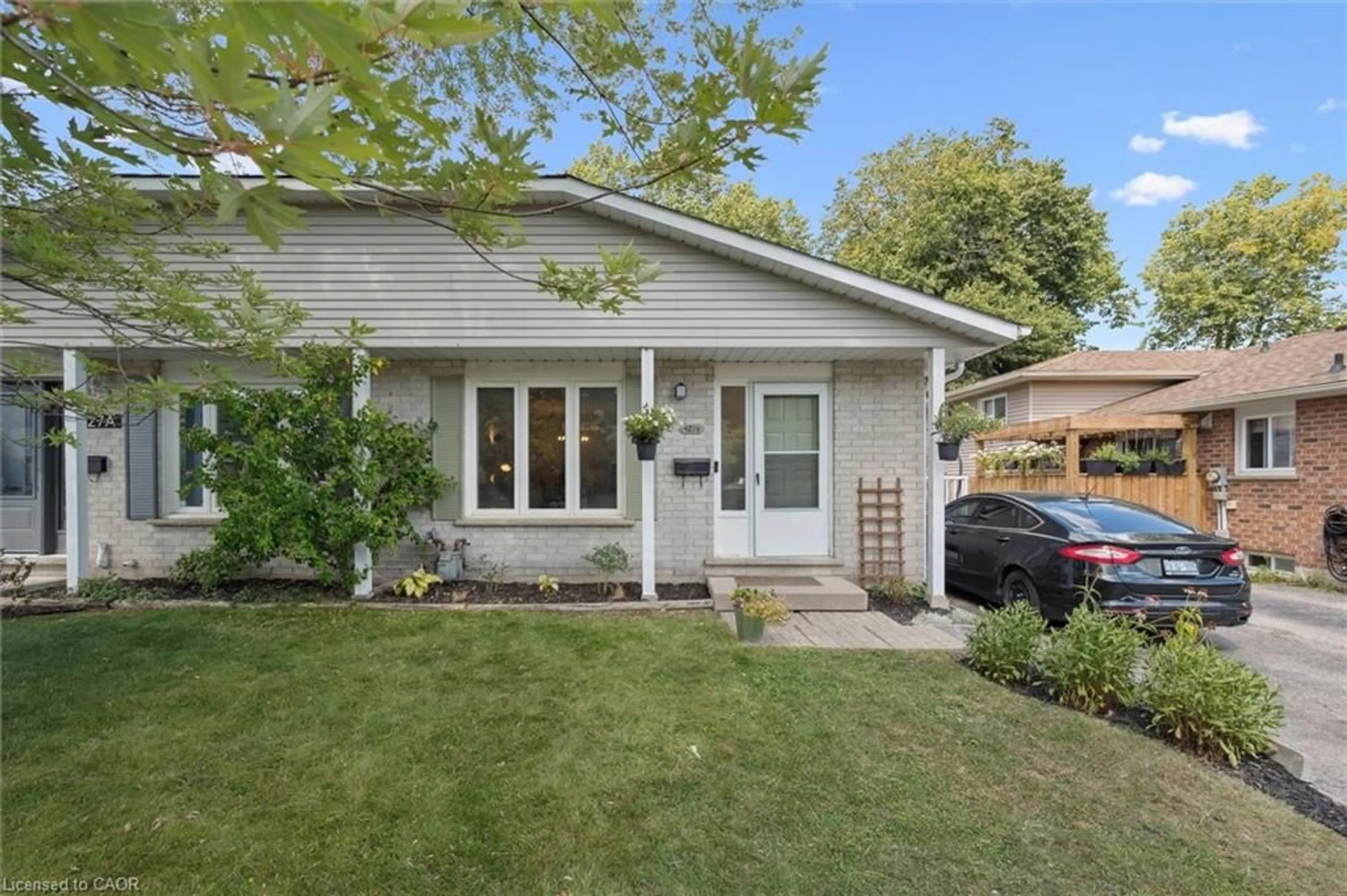 Home with vinyl exterior material, street for 427B Dayna Cres, Waterloo Ontario N2K 3M5