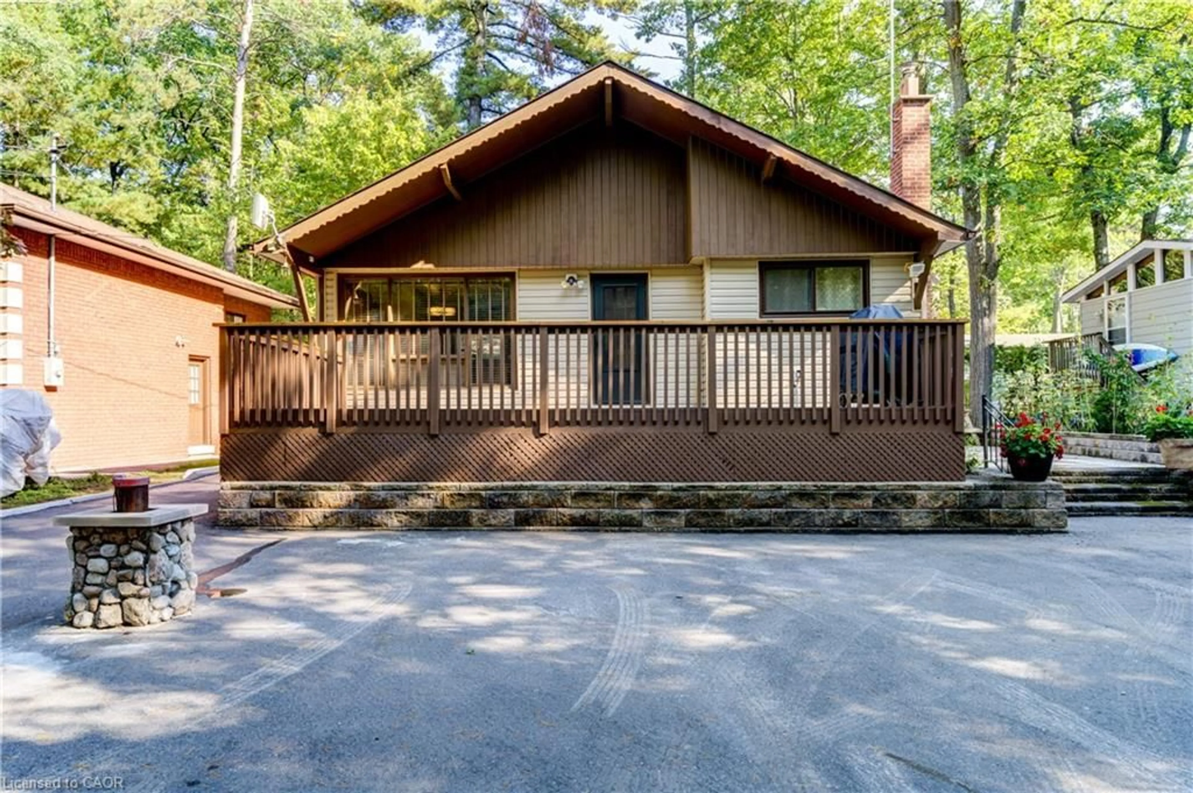 Home with vinyl exterior material, unknown for 11 Glen Ave, Tiny Ontario L0L 2T0