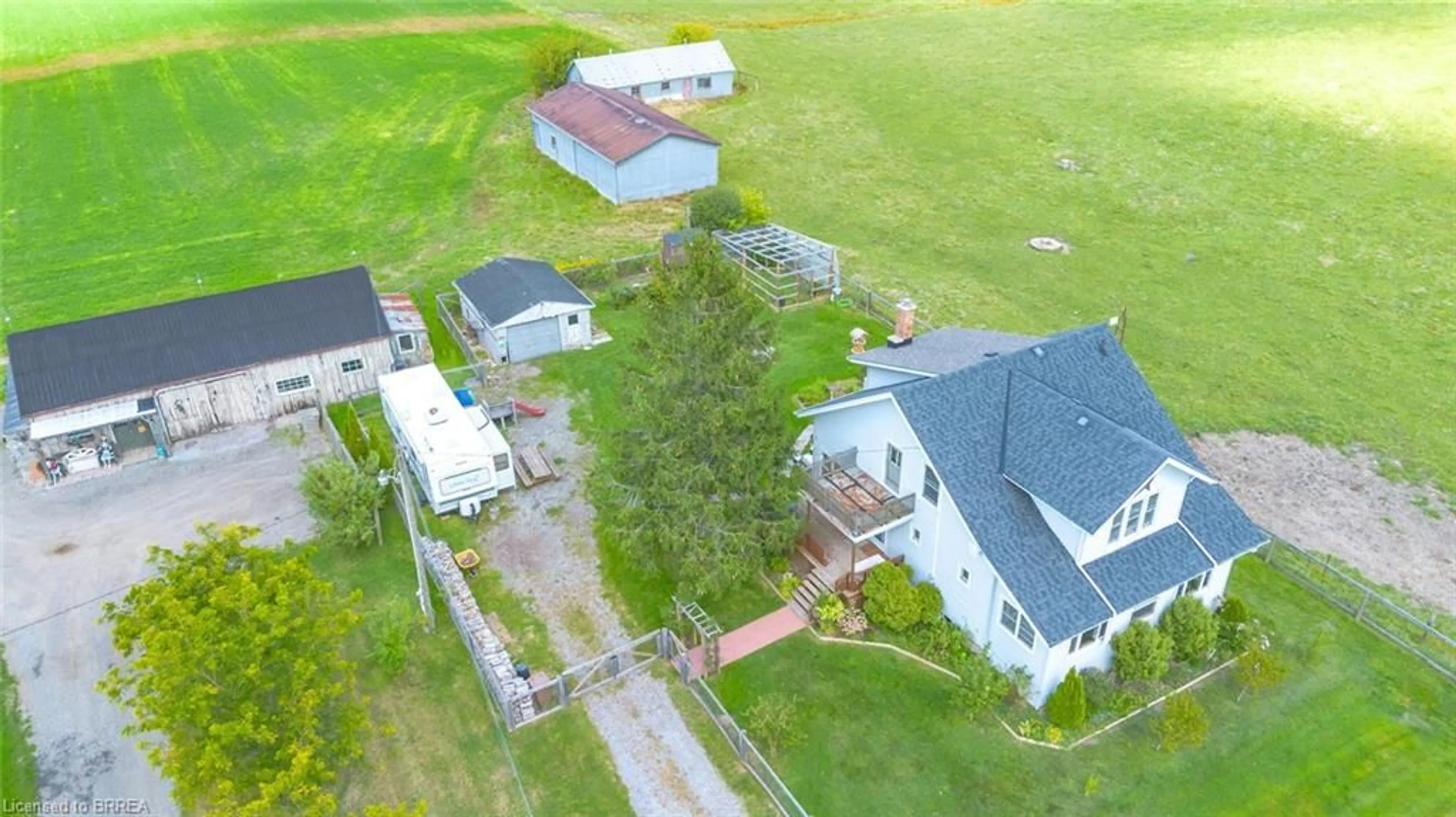 A pic from outside/outdoor area/front of a property/back of a property/a pic from drone, unknown for 3211 Highway 3 Hwy, Jarvis Ontario N0A 1J0