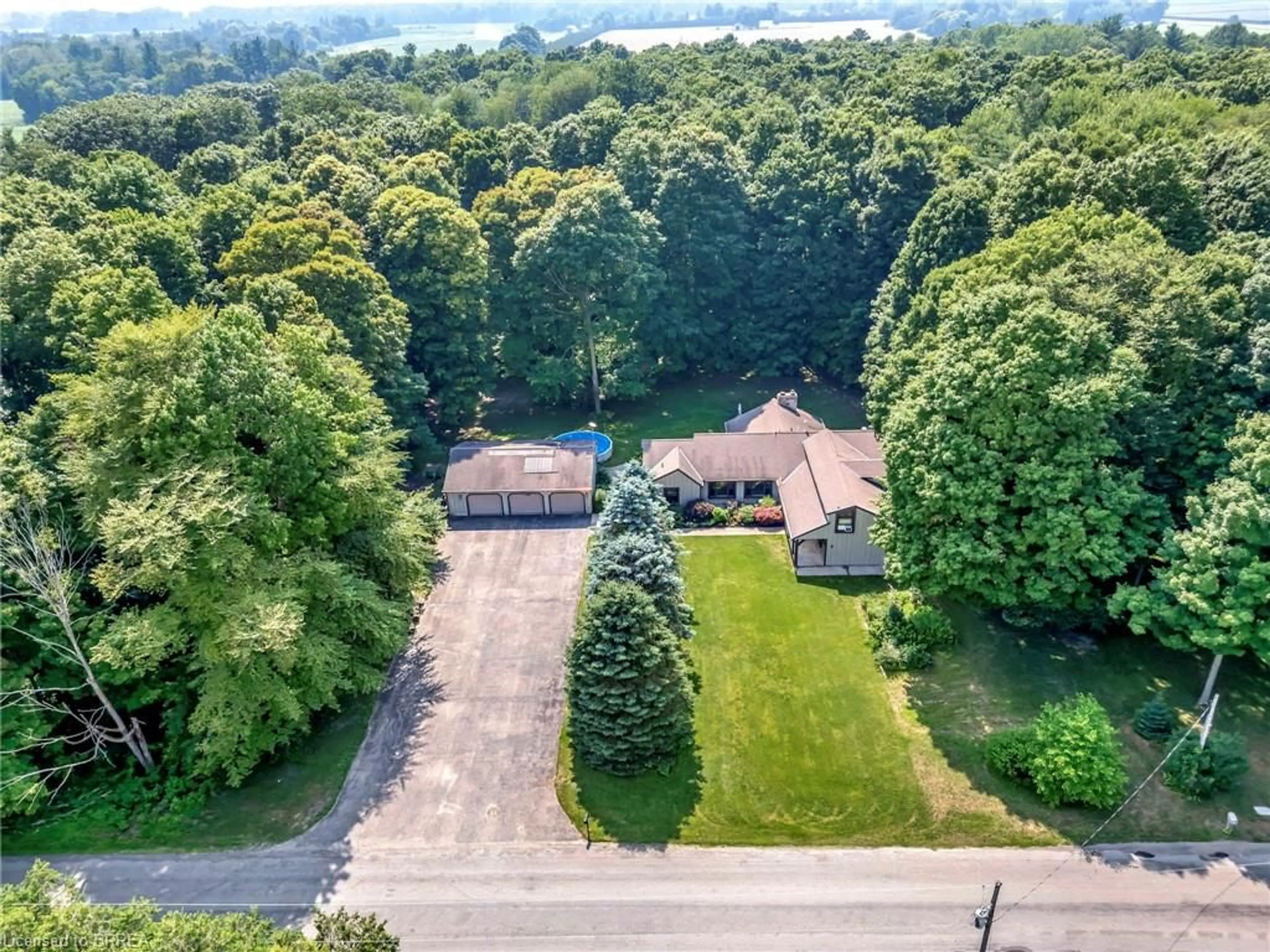 A pic from outside/outdoor area/front of a property/back of a property/a pic from drone, unknown for 2257 Swimming Pool Rd, Norwich Ontario N0E 1H0
