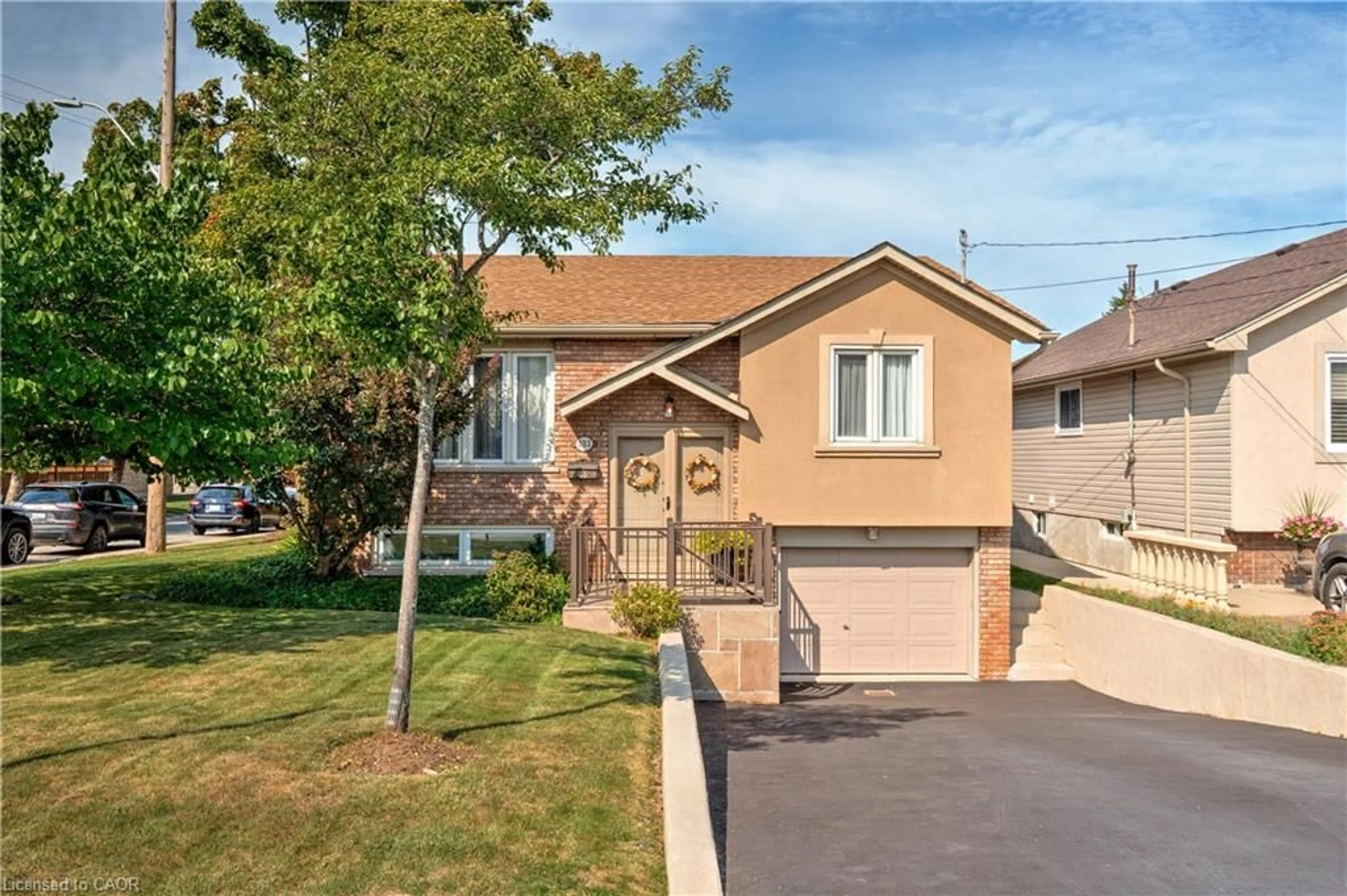 Unknown for 302 Highridge Ave, Hamilton Ontario L8E 3W3