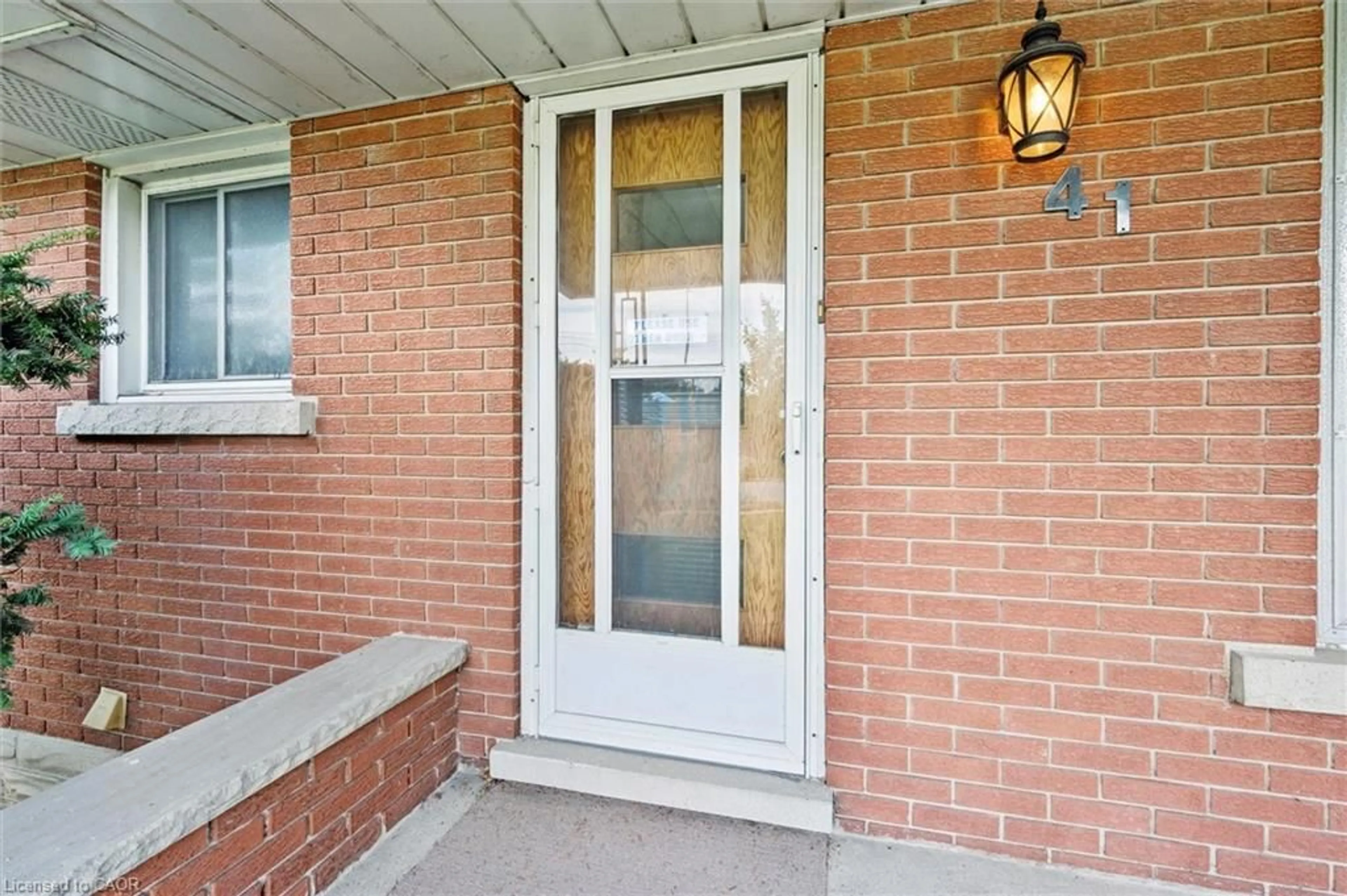 Indoor entryway for 41 Boniface Ave, Kitchener Ontario N2C 1M1