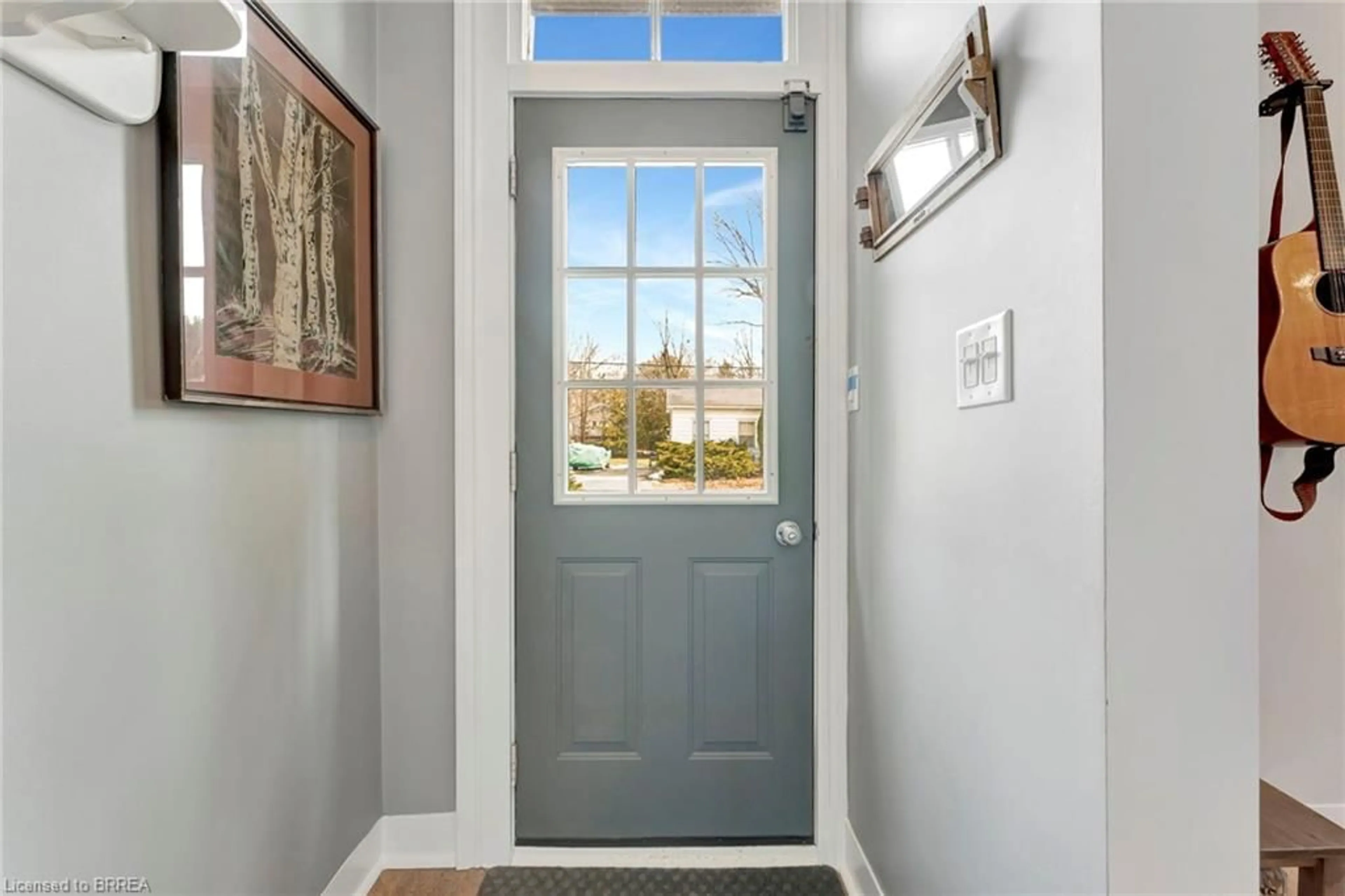 Indoor entryway for 108 West River St, Paris Ontario N3L 2V1
