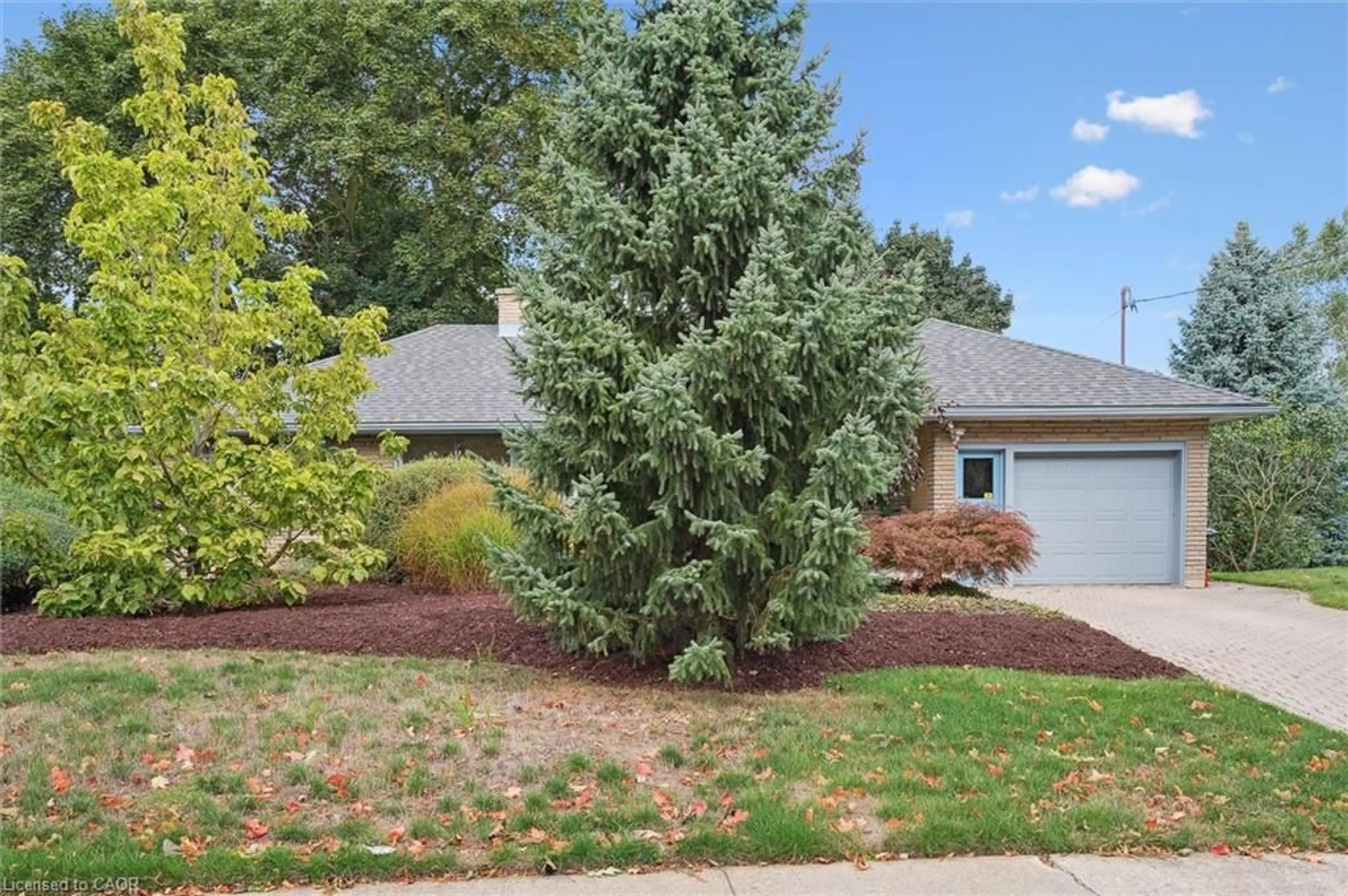Home with vinyl exterior material, street for 272 Hartwood Pl, Kitchener Ontario N2H 6B5