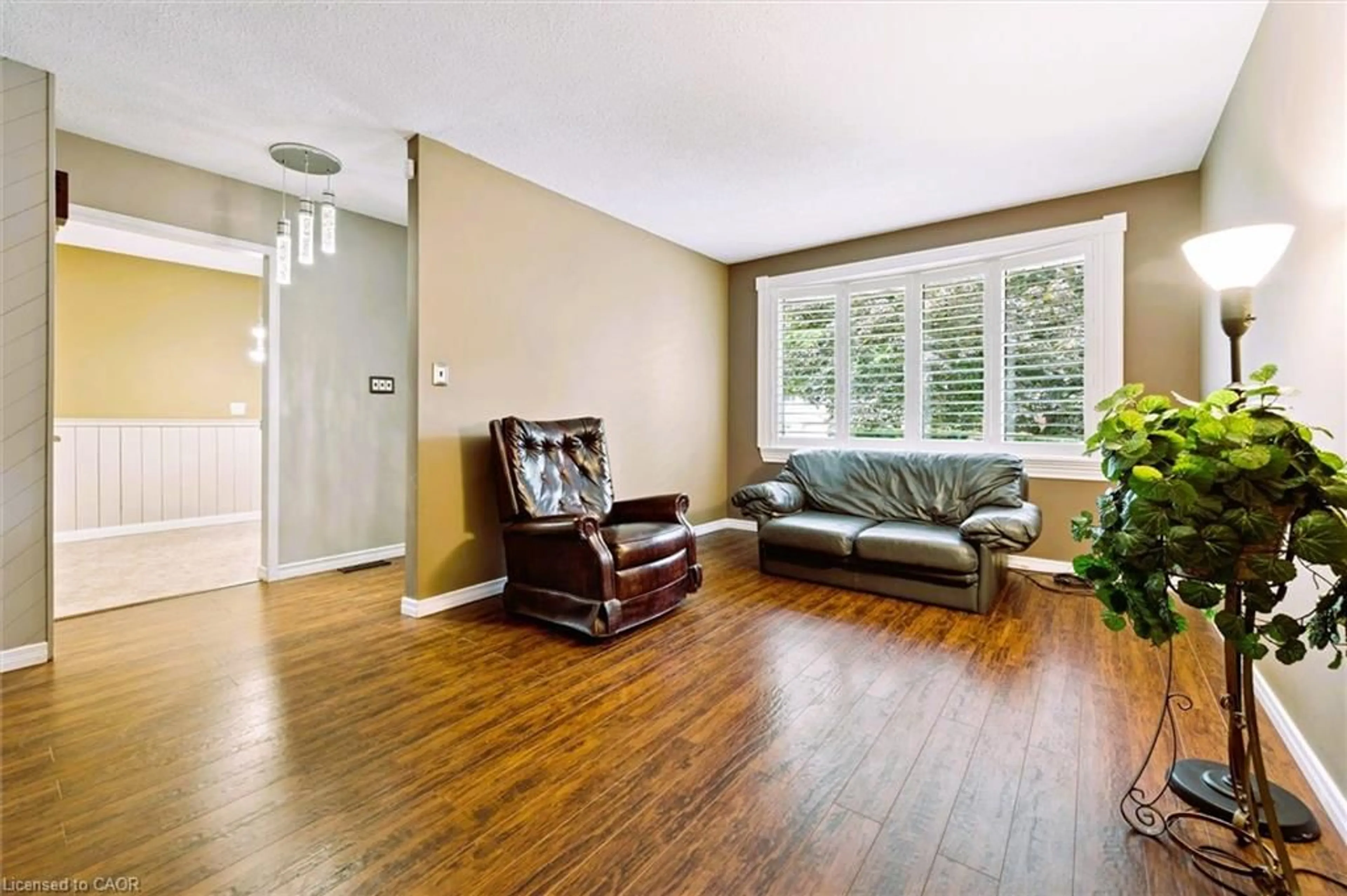 Living room with furniture, wood/laminate floor for 55 Cherry Hill Dr, Kitchener Ontario N2E 1N5