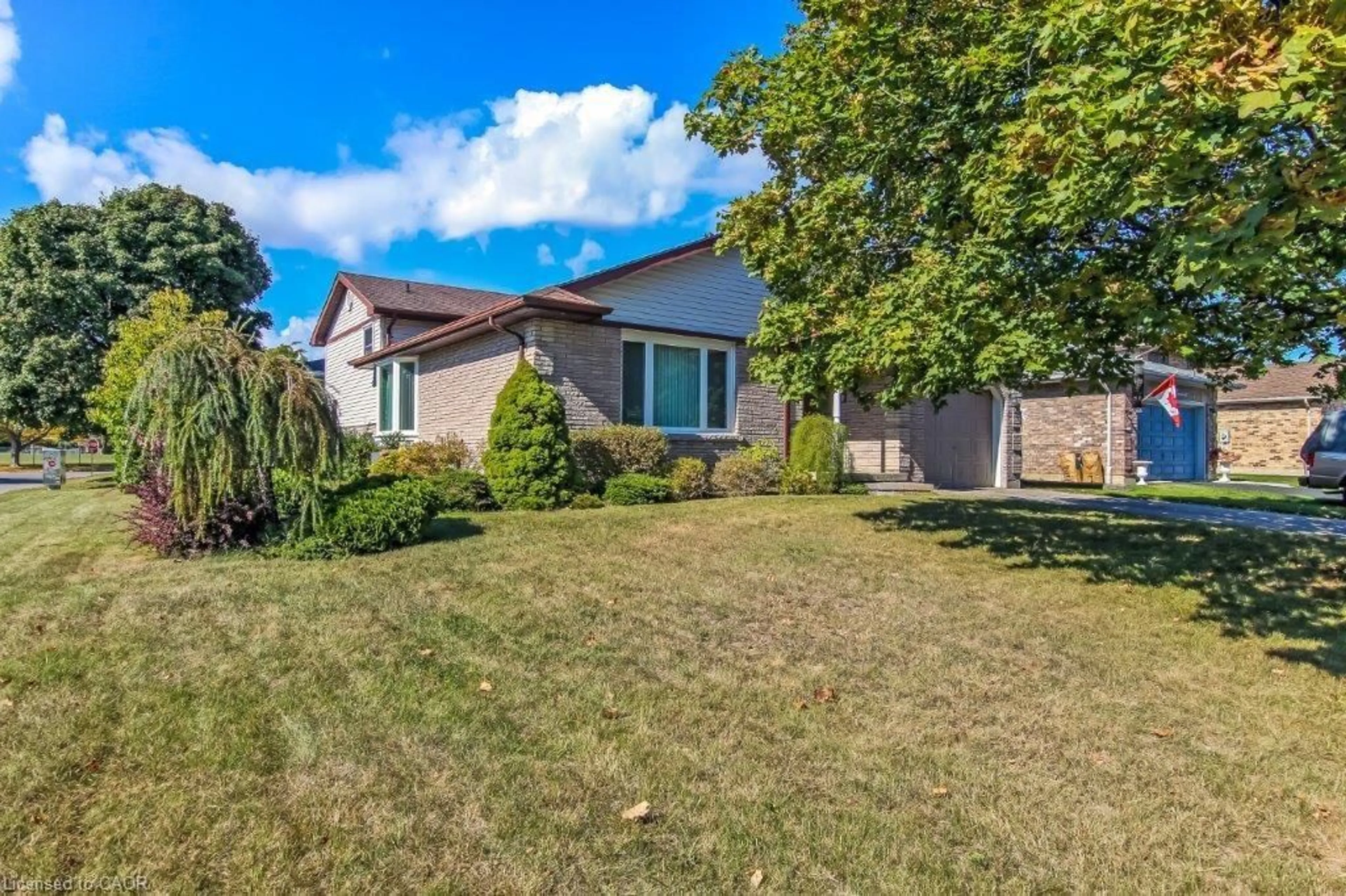 A pic from outside/outdoor area/front of a property/back of a property/a pic from drone, street for 2 Falls Cres, Simcoe Ontario N3Y 5J7