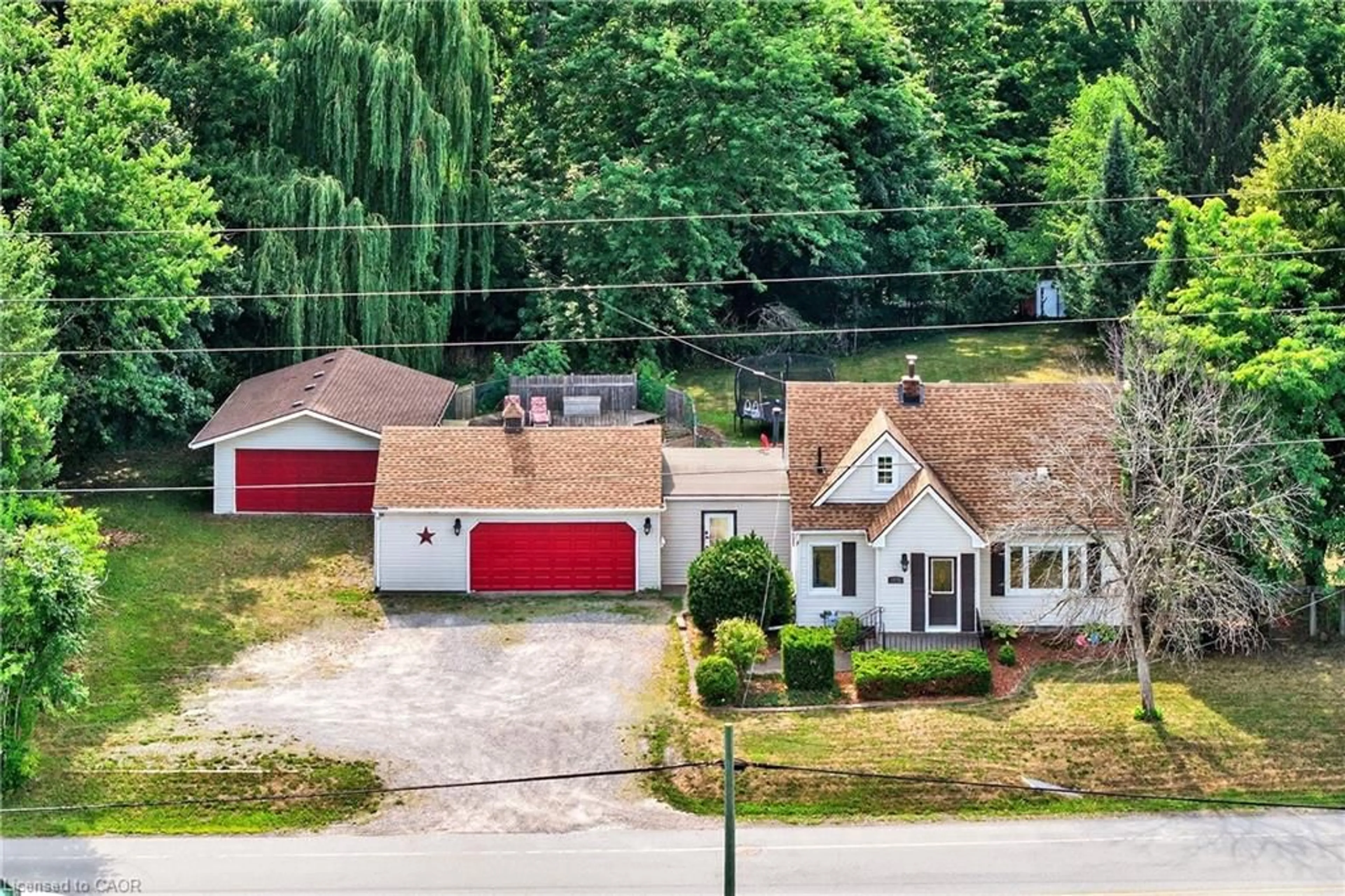 A pic from outside/outdoor area/front of a property/back of a property/a pic from drone, street for 1671 Third Street Louth, St. Catharines Ontario L2R 6P9