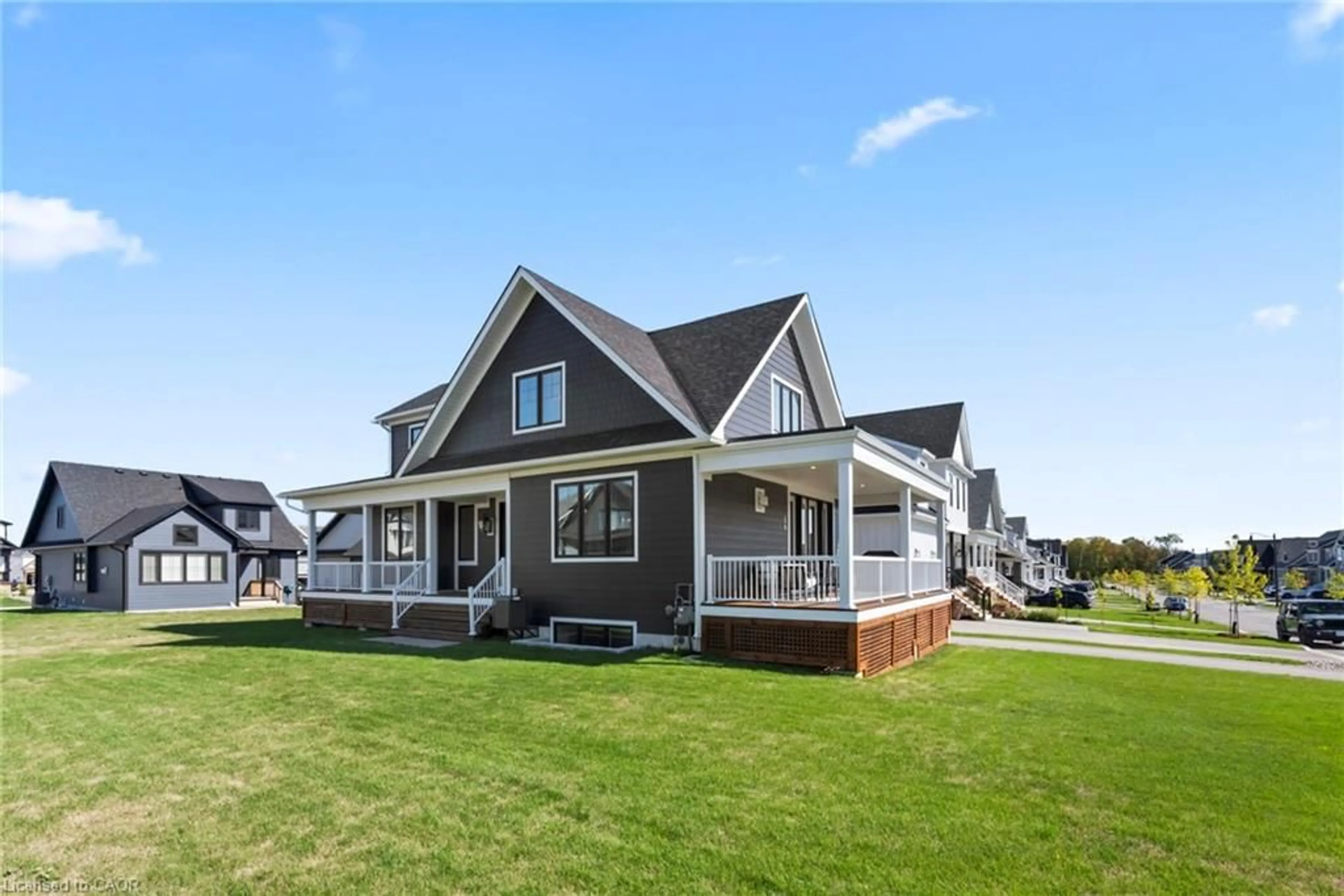 Home with vinyl exterior material, street for 150 Courtland St, Collingwood Ontario L9Y 5L7