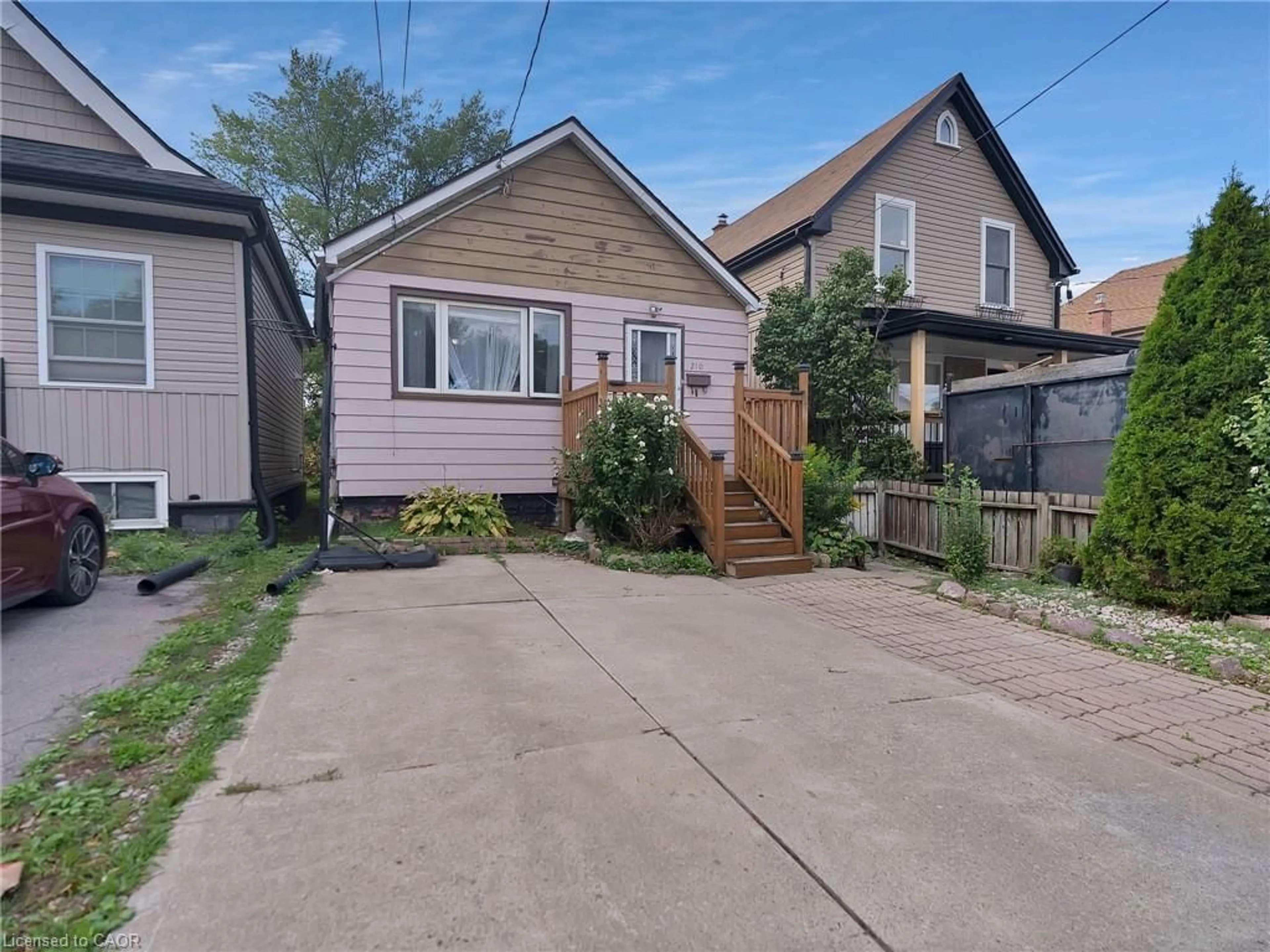 Unknown for 210 East 24th St, Hamilton Ontario L8V 2Y4