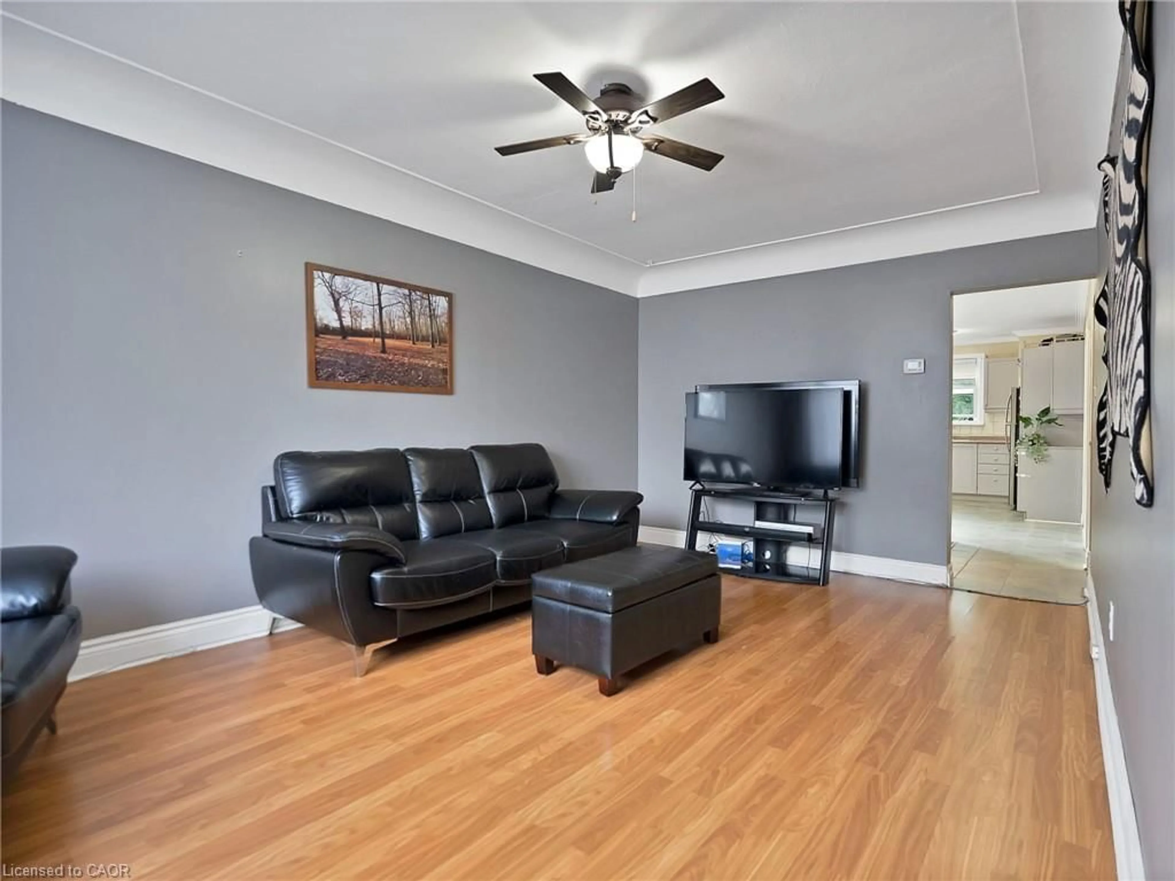 Living room with furniture, wood/laminate floor for 210 East 24th St, Hamilton Ontario L8V 2Y4