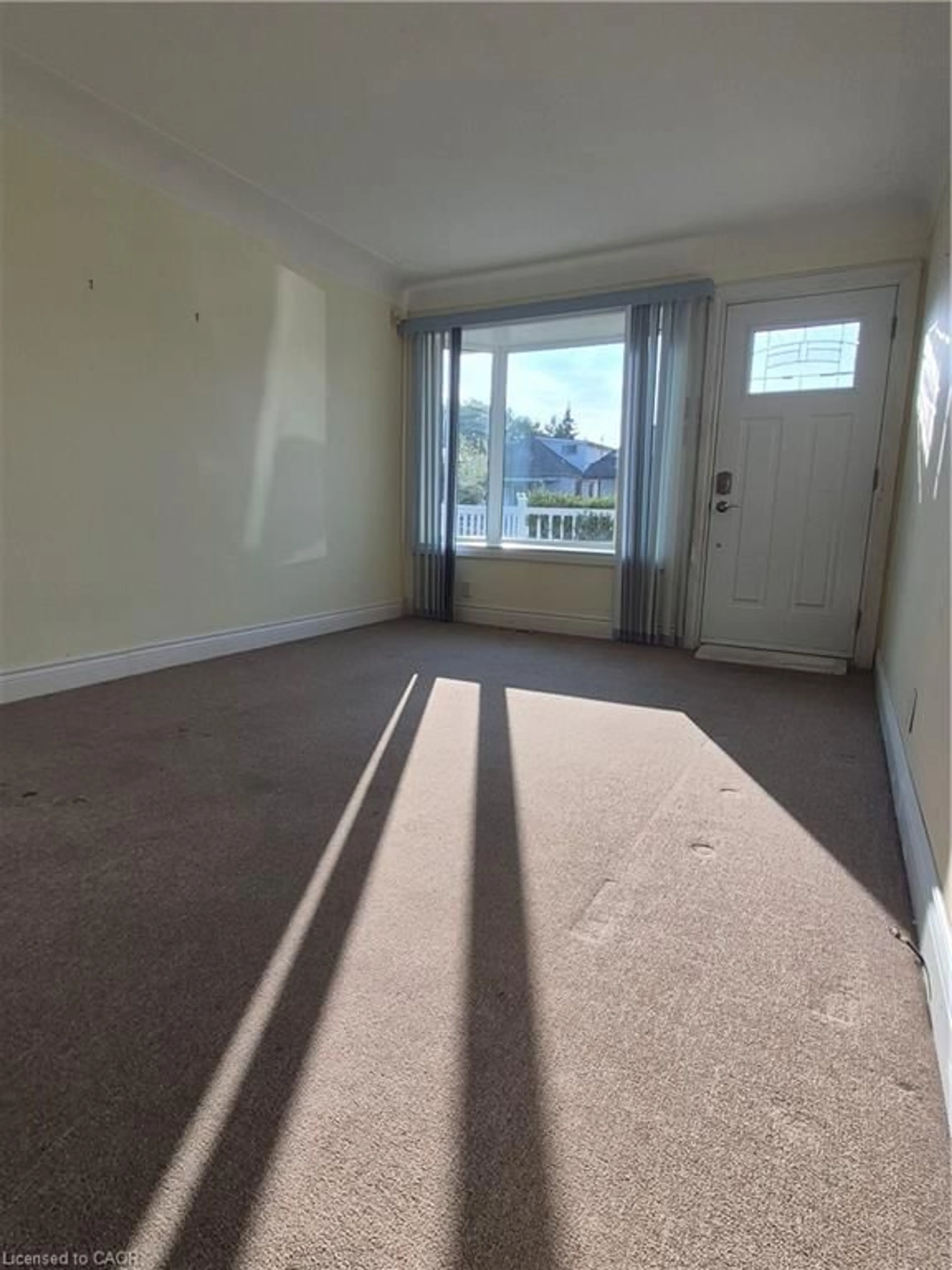 A pic of a room for 372 Waverly St, Hamilton Ontario L8H 6R2
