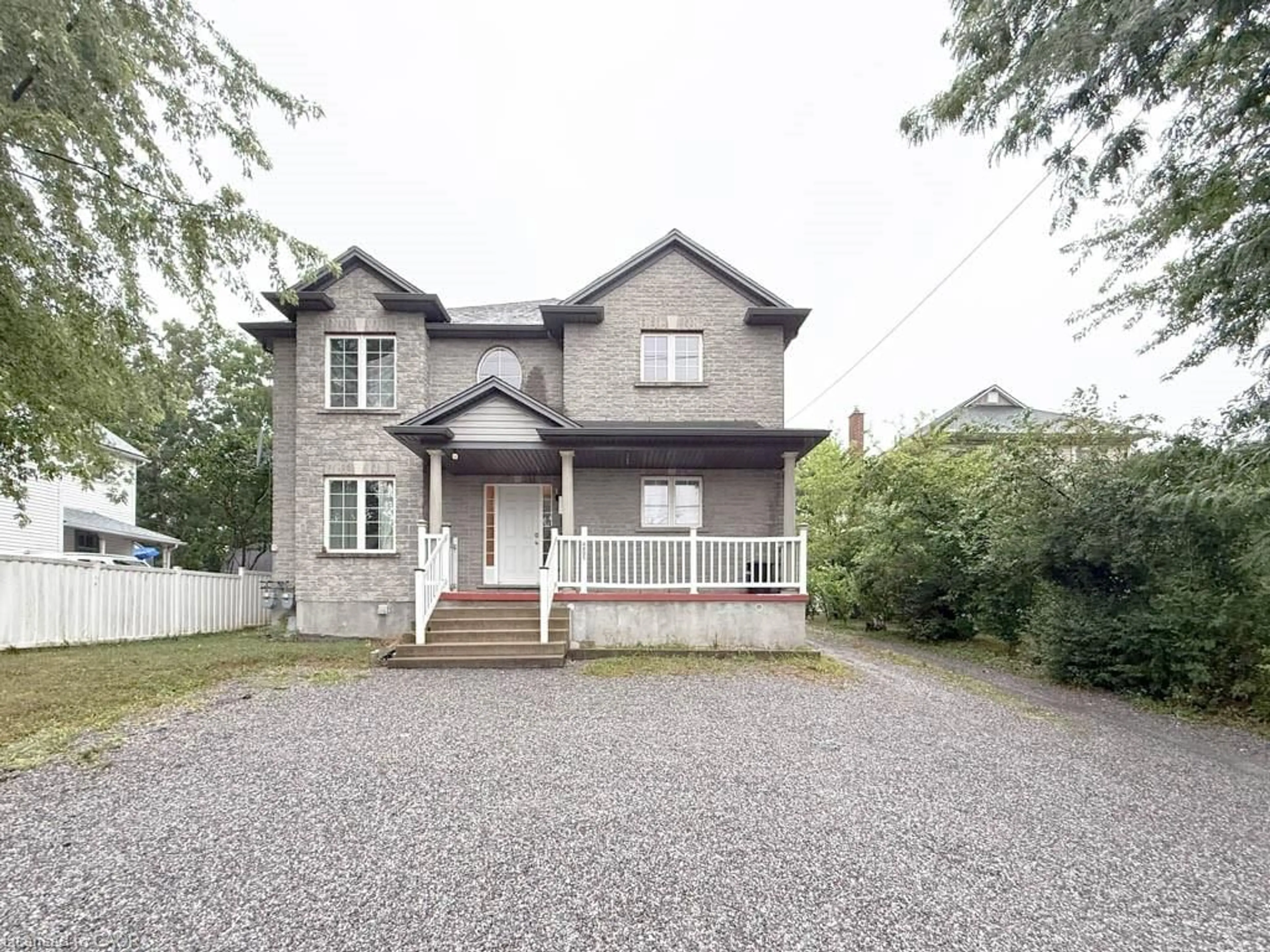 A pic from outside/outdoor area/front of a property/back of a property/a pic from drone, street for 4405 Simcoe St, Niagara Falls Ontario L2E 1T7