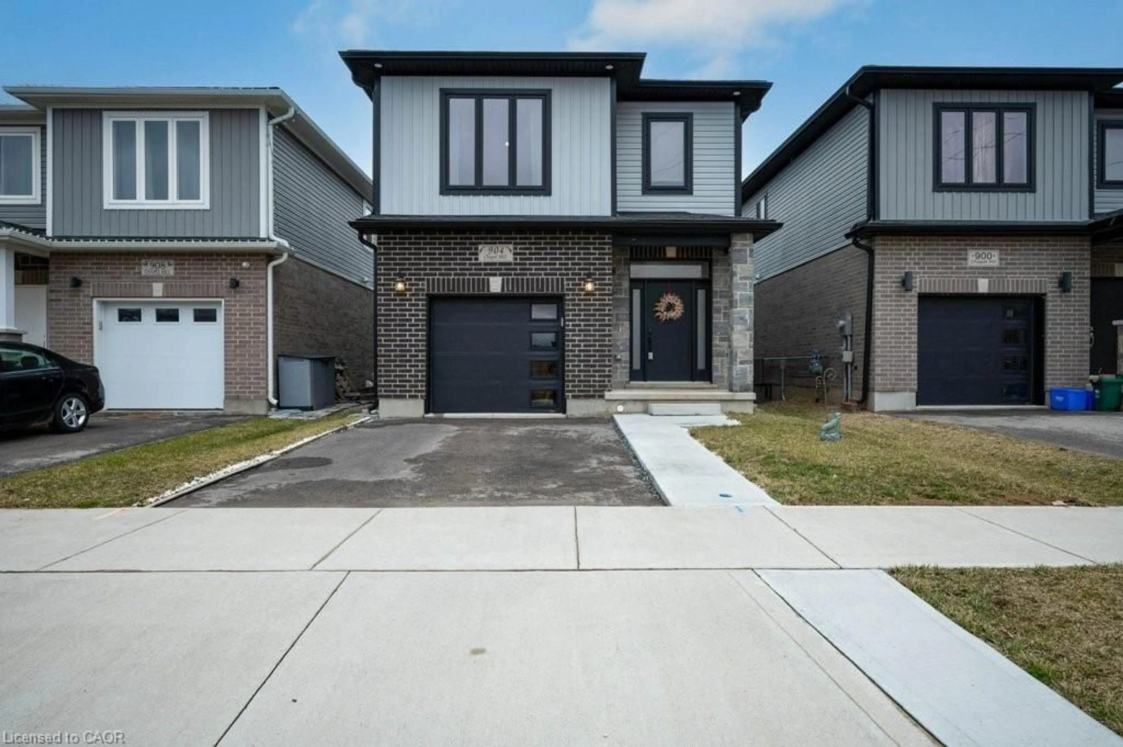 Home with brick exterior material, street for 904 Chapel Hill Court, Kitchener Ontario N2R 0P4