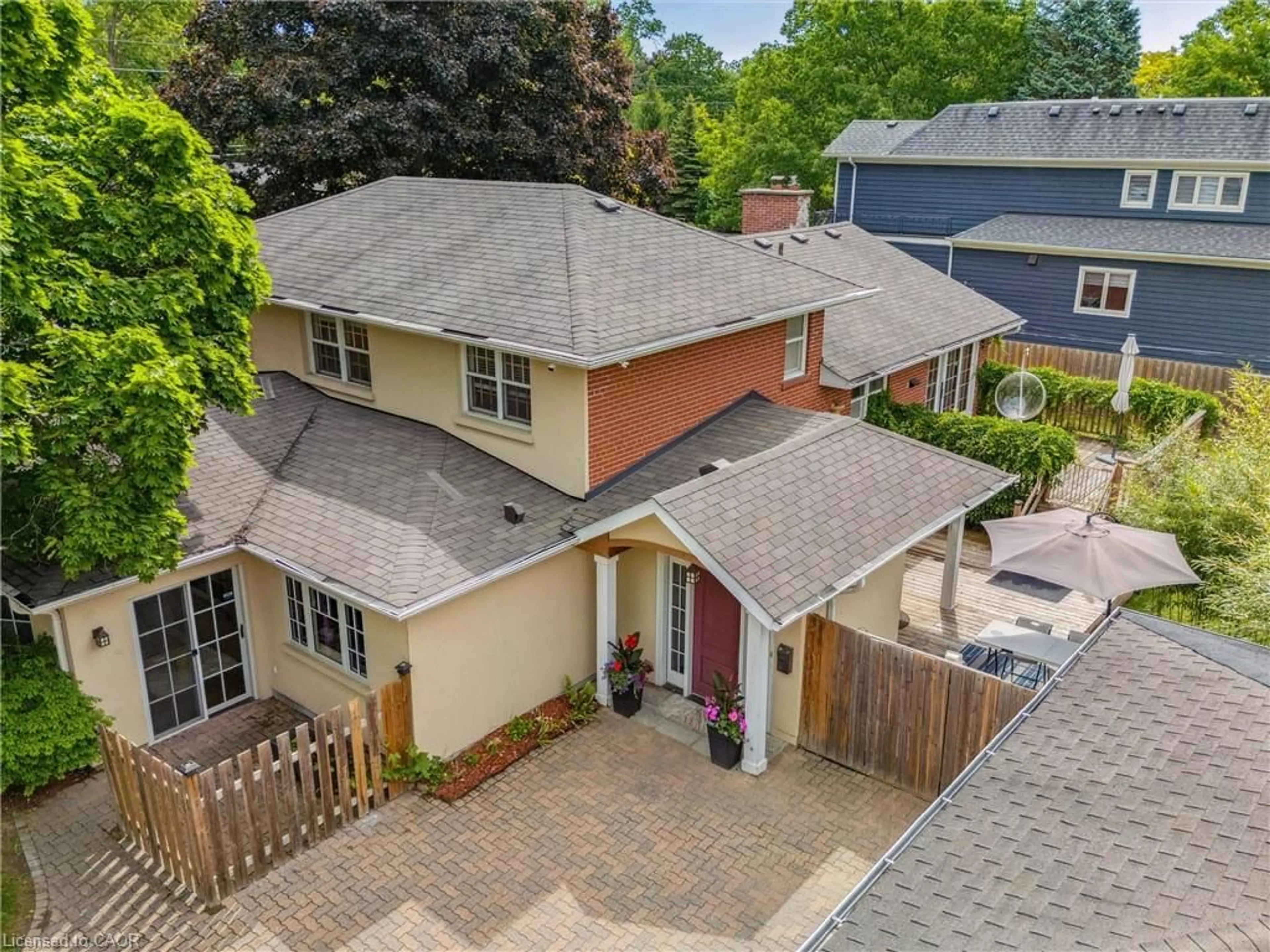 A pic from outside/outdoor area/front of a property/back of a property/a pic from drone, street for 222 Alscot Cres, Morrison Ontario L6J 4R4