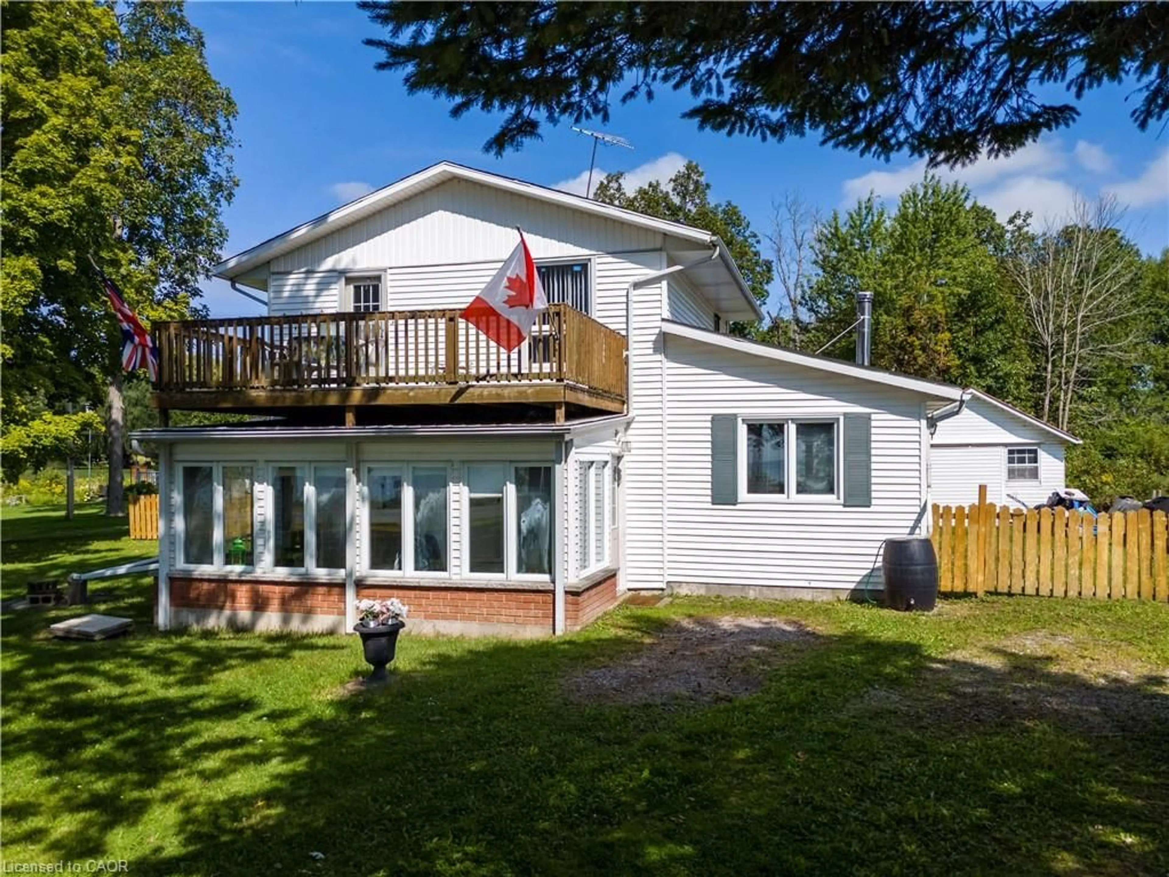 Home with vinyl exterior material, unknown for 2431 Lakeshore Rd, Dunnville Ontario N1A 2W8