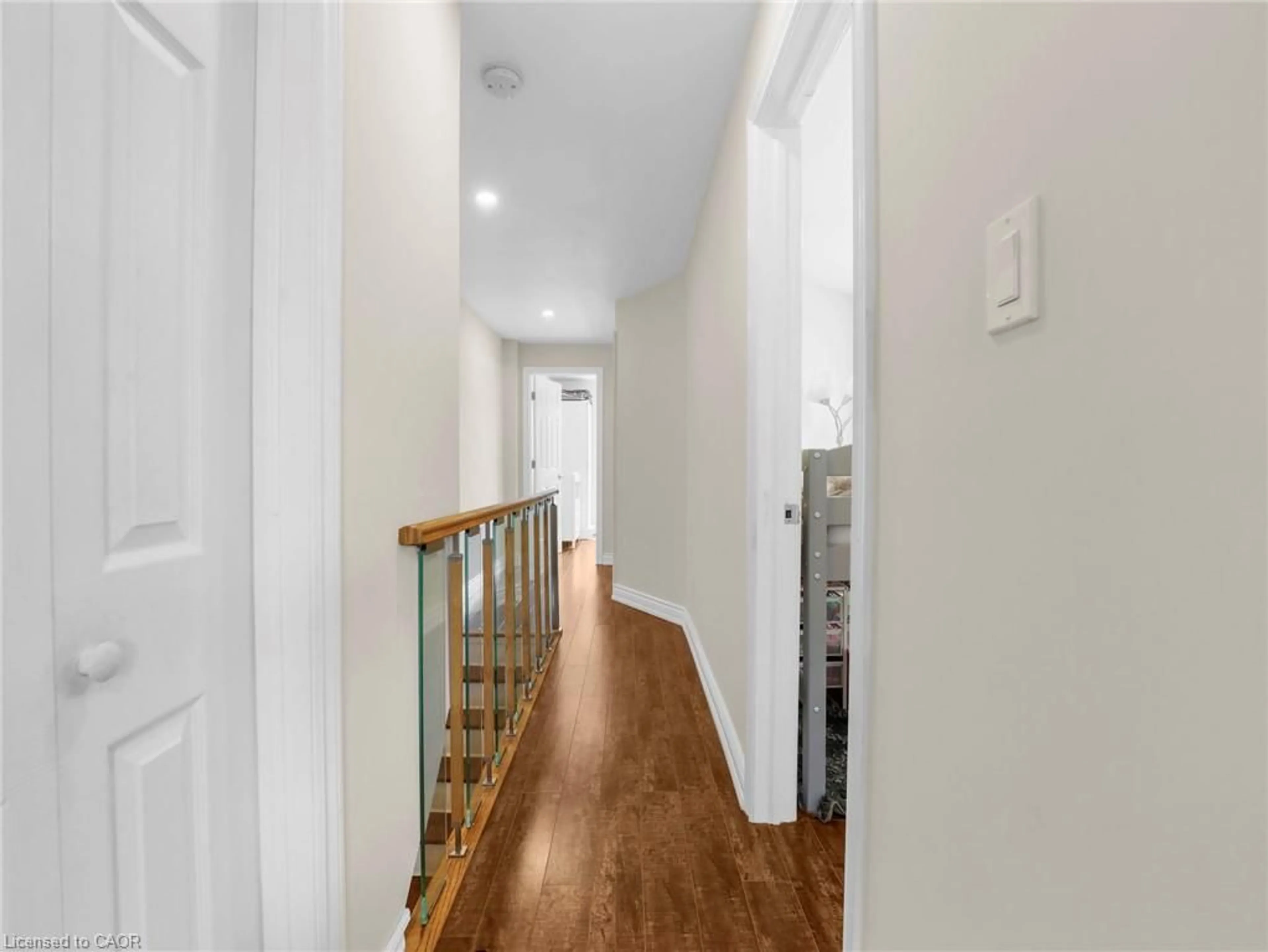 Indoor foyer for 114 Burton St, Hamilton Ontario L8L 3R5