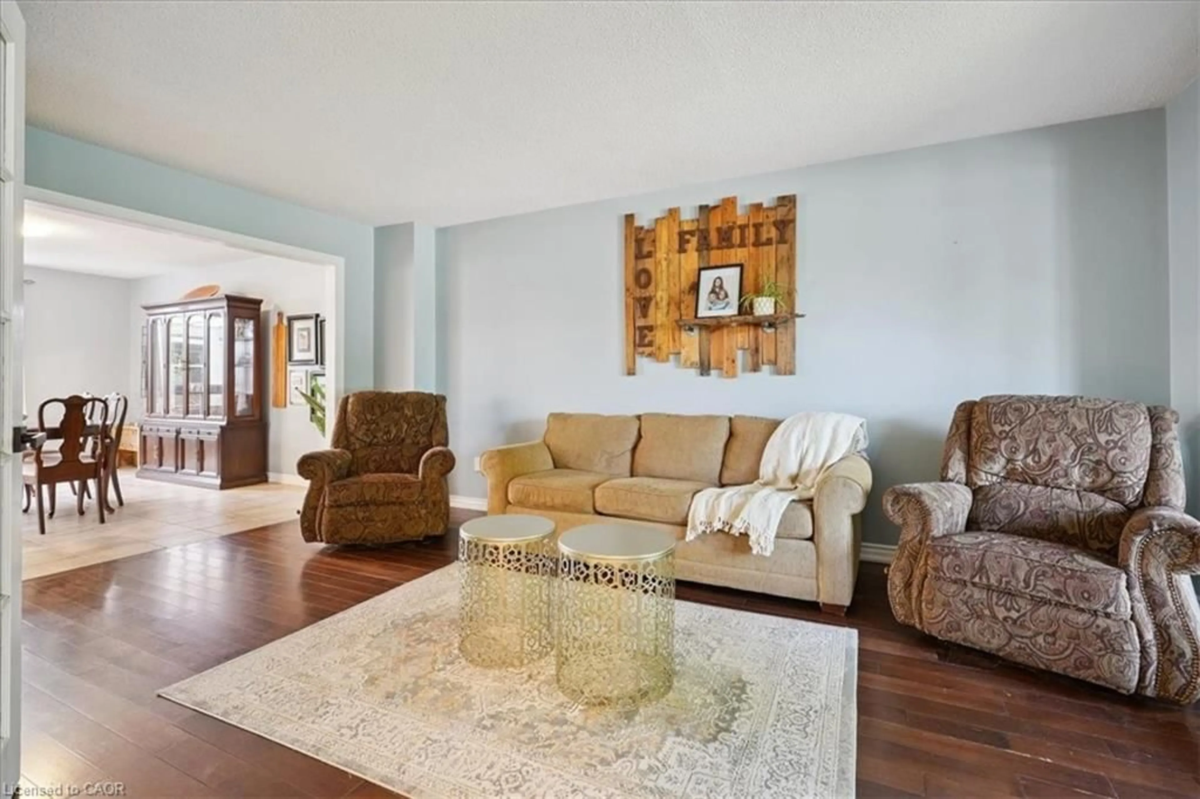 Living room with furniture, unknown for 4577 St. Volodymyr Cres, Beamsville Ontario L3J 0B5