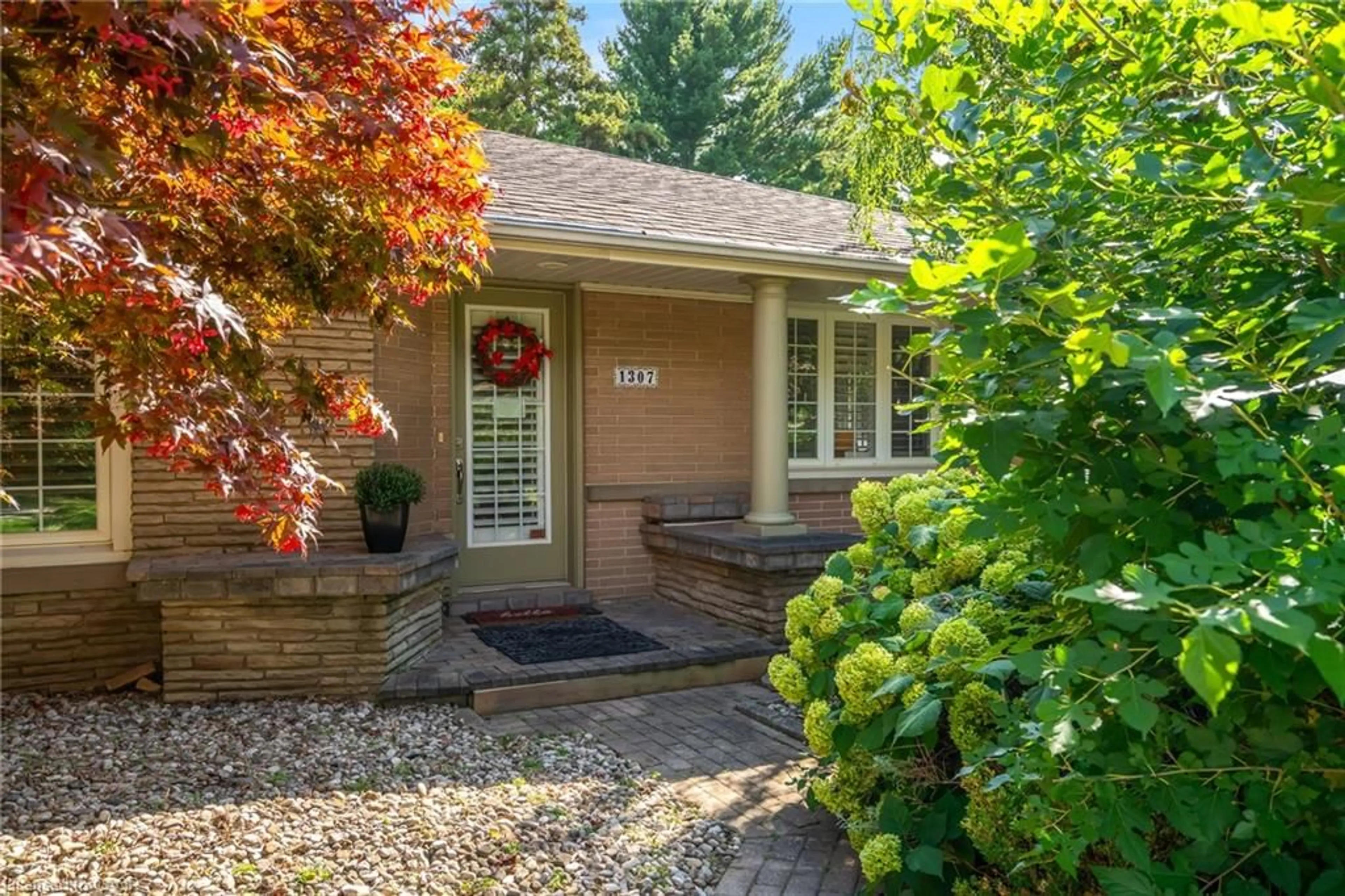 Unknown for 1307 Pelham St, Fonthill Ontario L0S 1E0