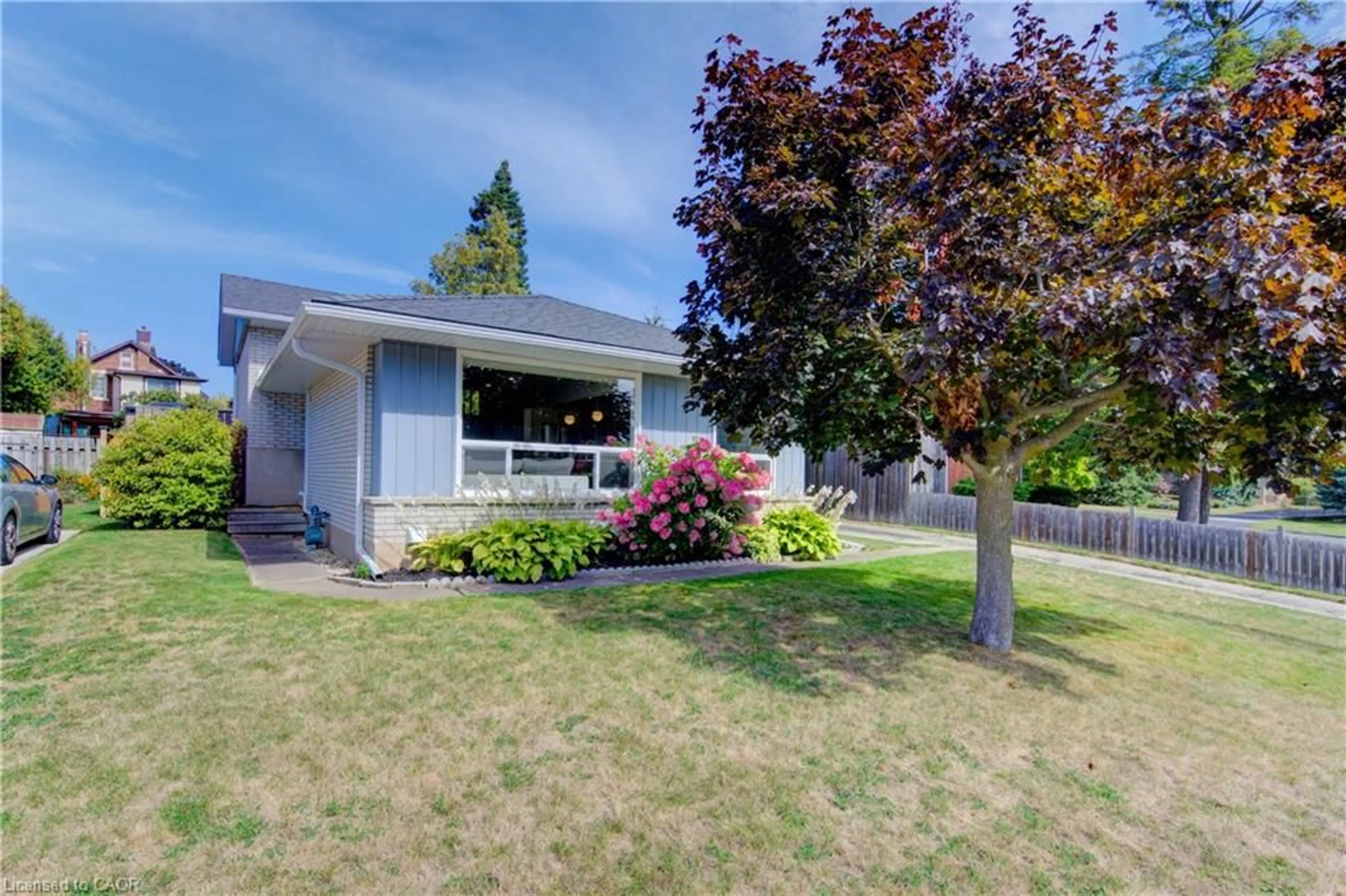 Home with vinyl exterior material, street for 76 Kenwood Dr, Kitchener Ontario N2B 3H2