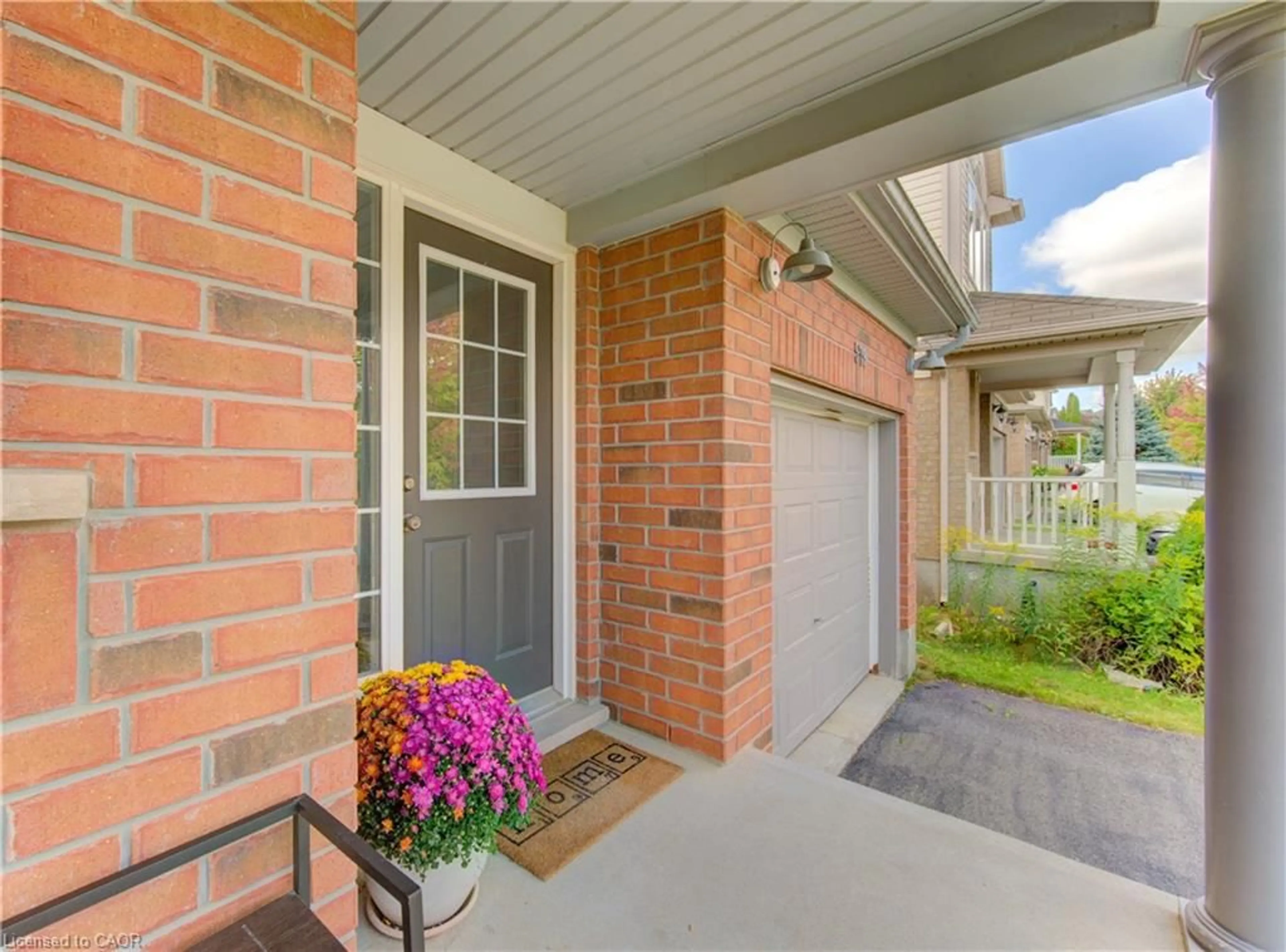 Indoor entryway for 579 Commonwealth Cres, Kitchener Ontario N2E 4K1