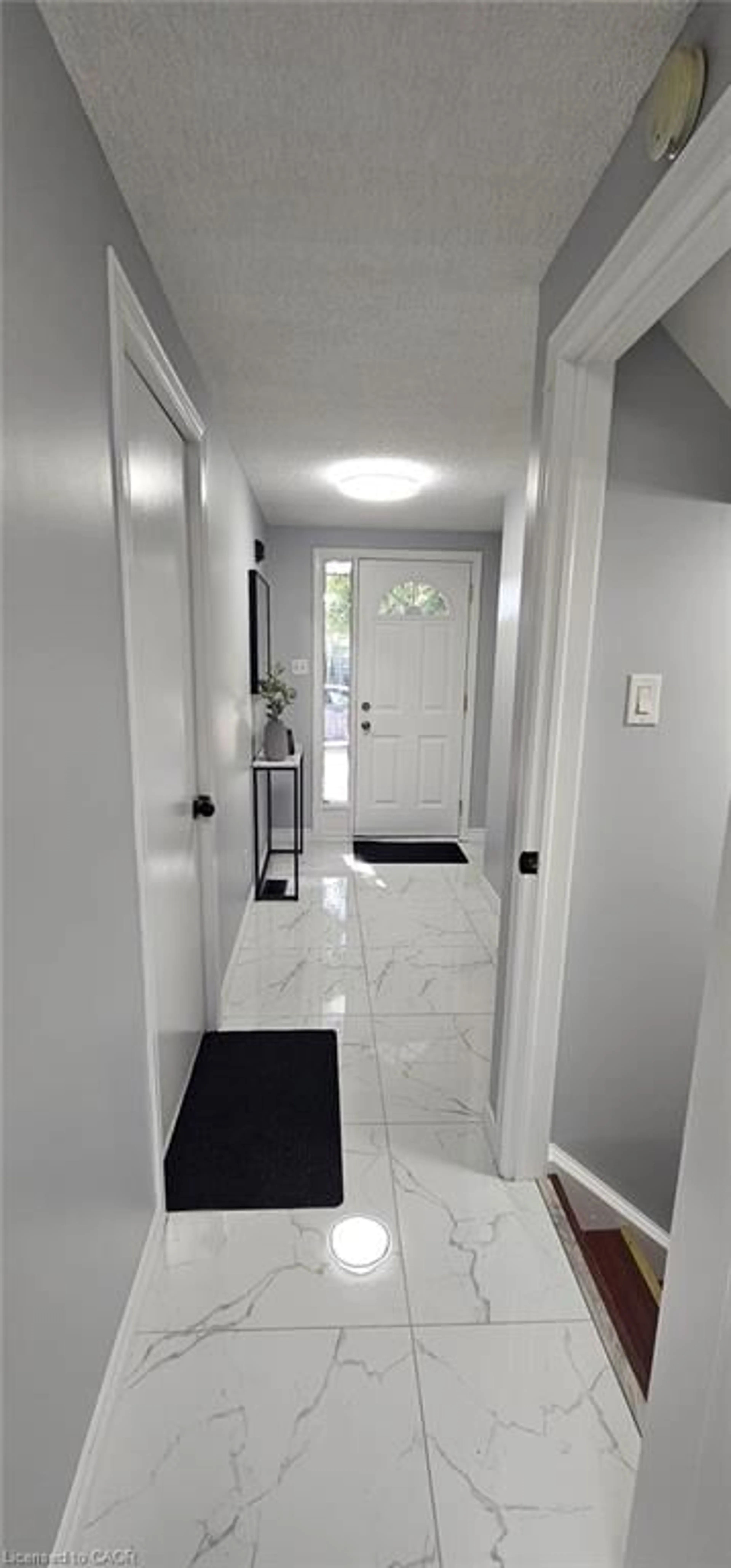 Indoor entryway for 38 Poplar Dr, Cambridge Ontario N3C 3X2