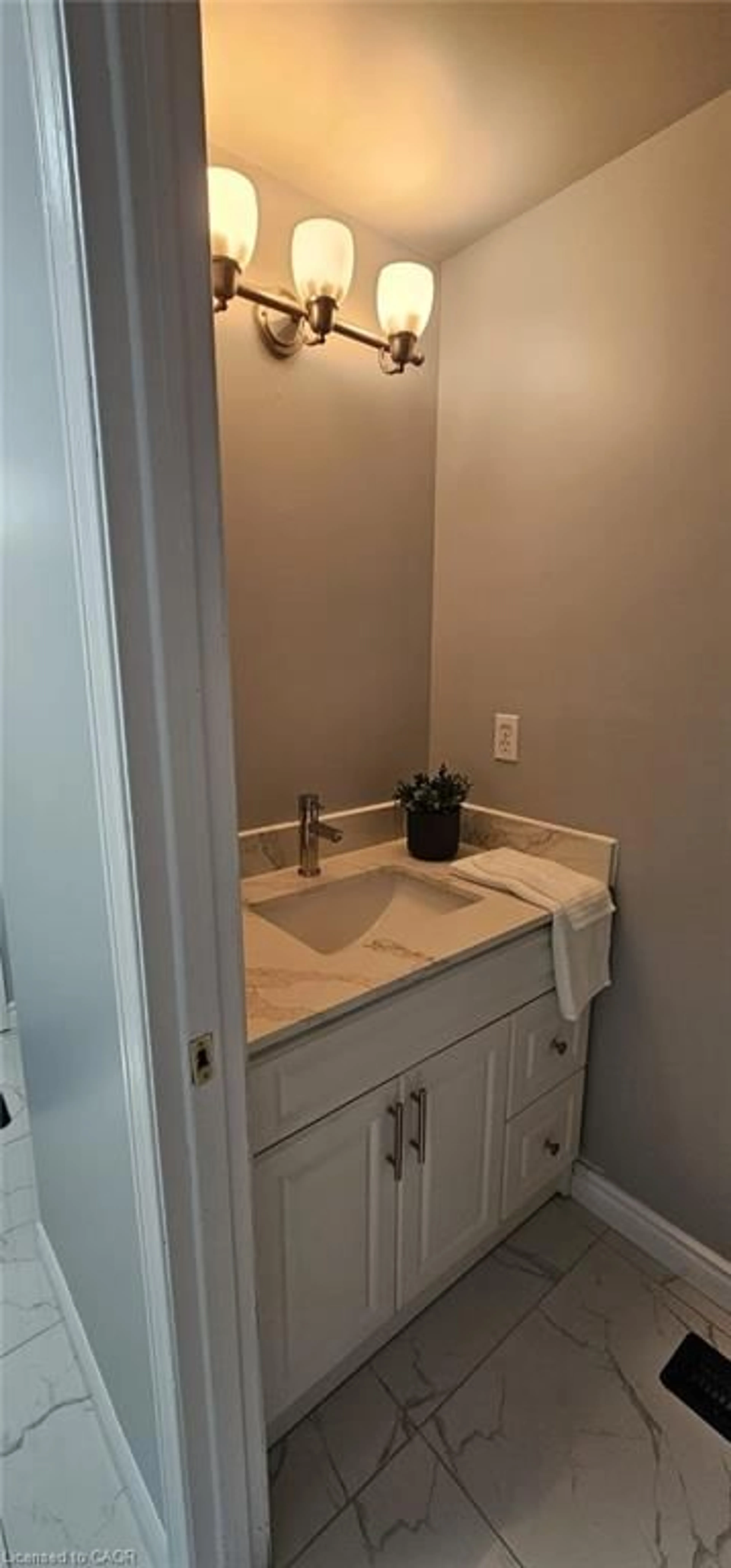 Unknown for 38 Poplar Dr, Cambridge Ontario N3C 3X2