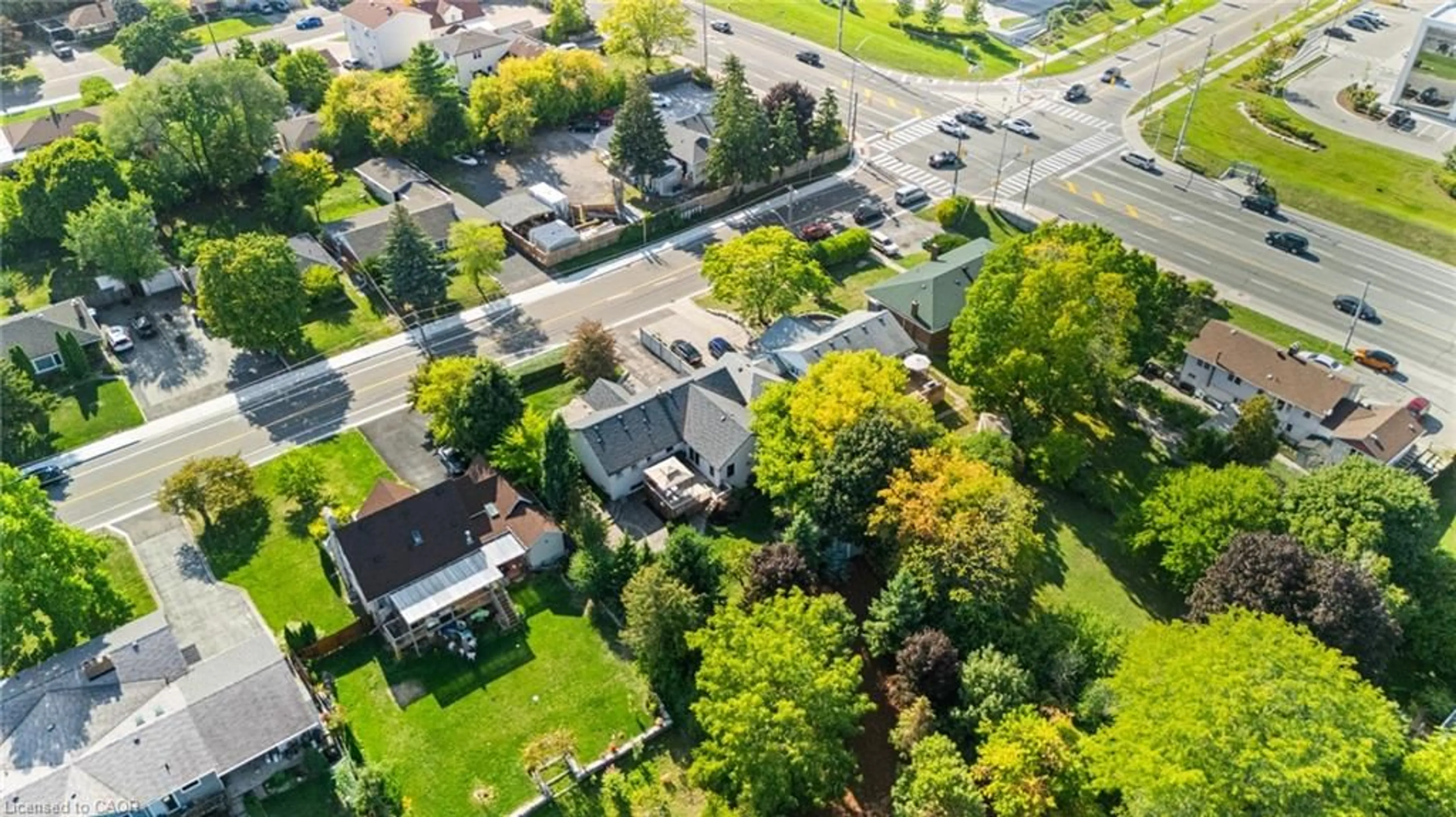 A pic from outside/outdoor area/front of a property/back of a property/a pic from drone, street for 7 Joymar Dr, Mississauga Ontario L5M 1E8