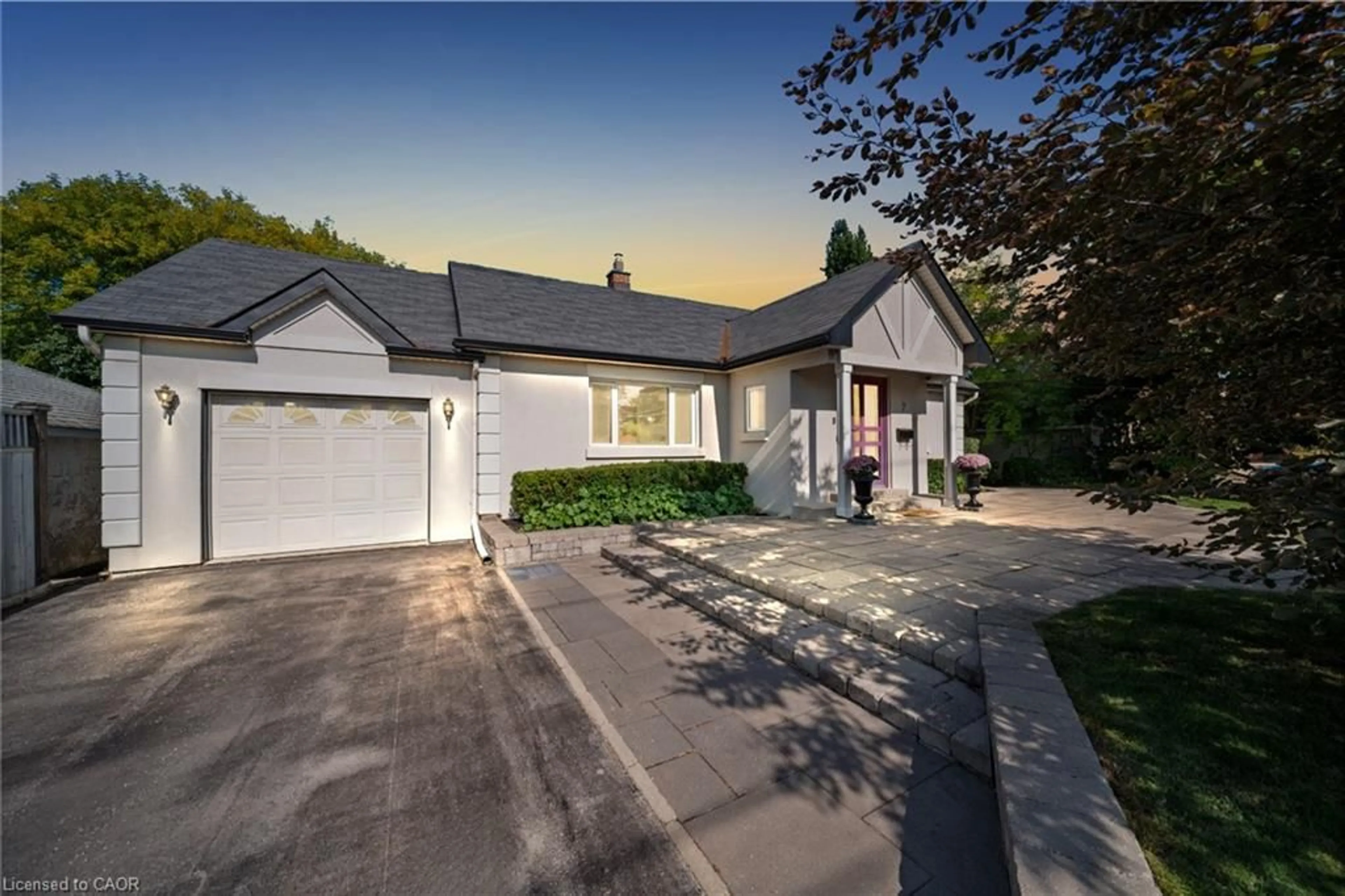 A pic from outside/outdoor area/front of a property/back of a property/a pic from drone, street for 7 Joymar Dr, Mississauga Ontario L5M 1E8