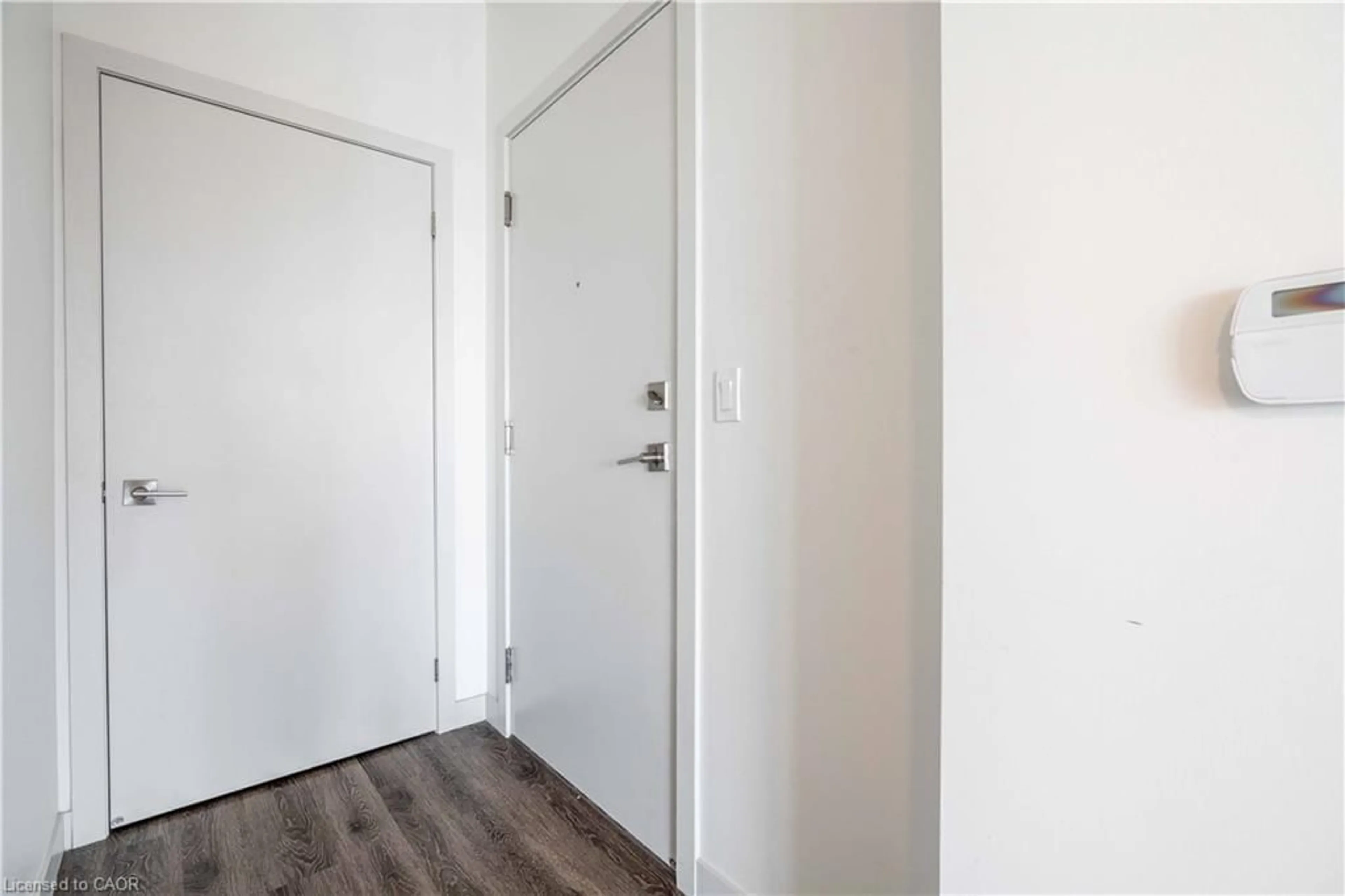 Indoor entryway for 2081 Fairview St #501, Burlington Ontario L7R 0E5