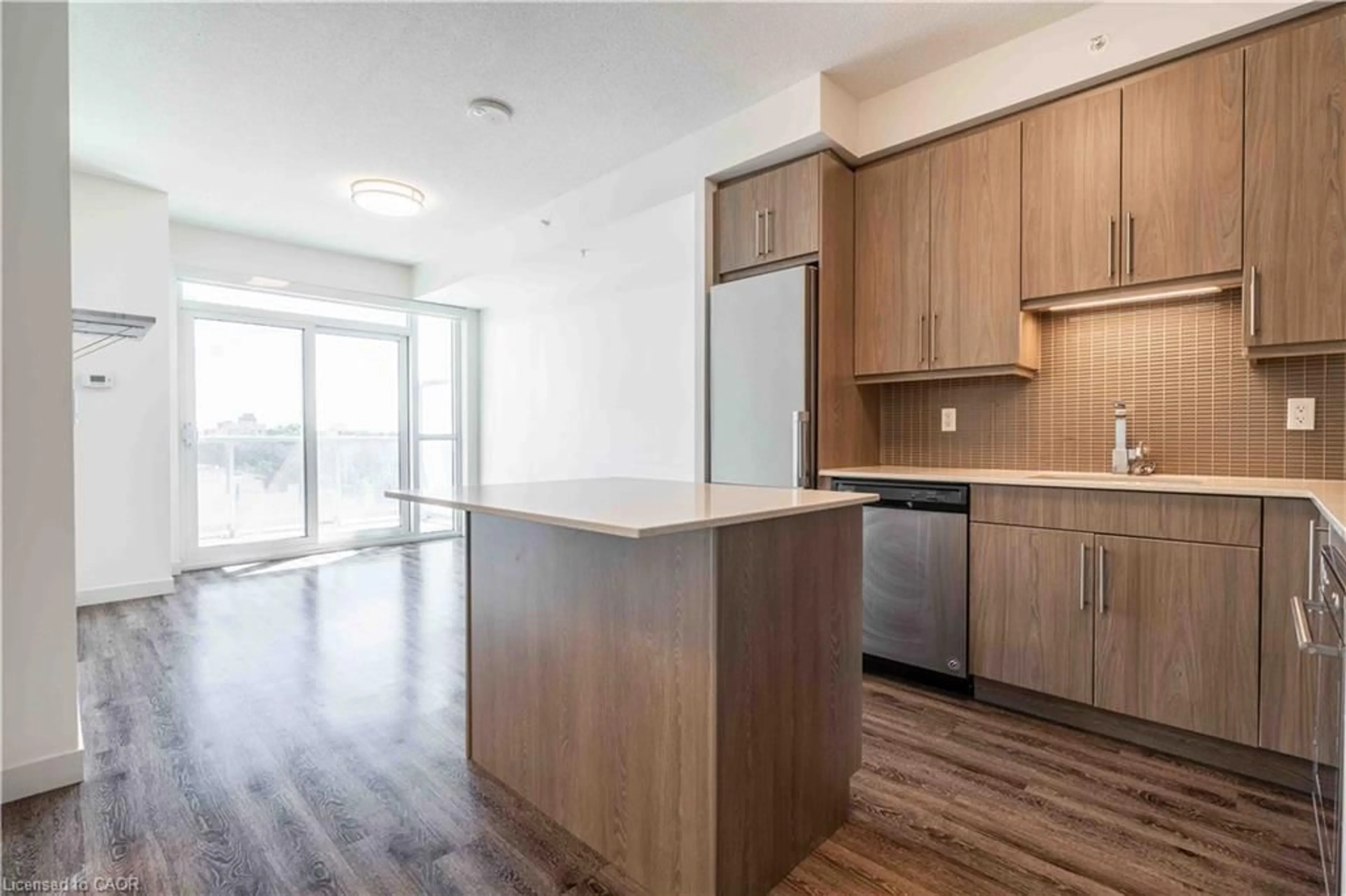 Open concept kitchen, wood/laminate floor for 2081 Fairview St #501, Burlington Ontario L7R 0E5