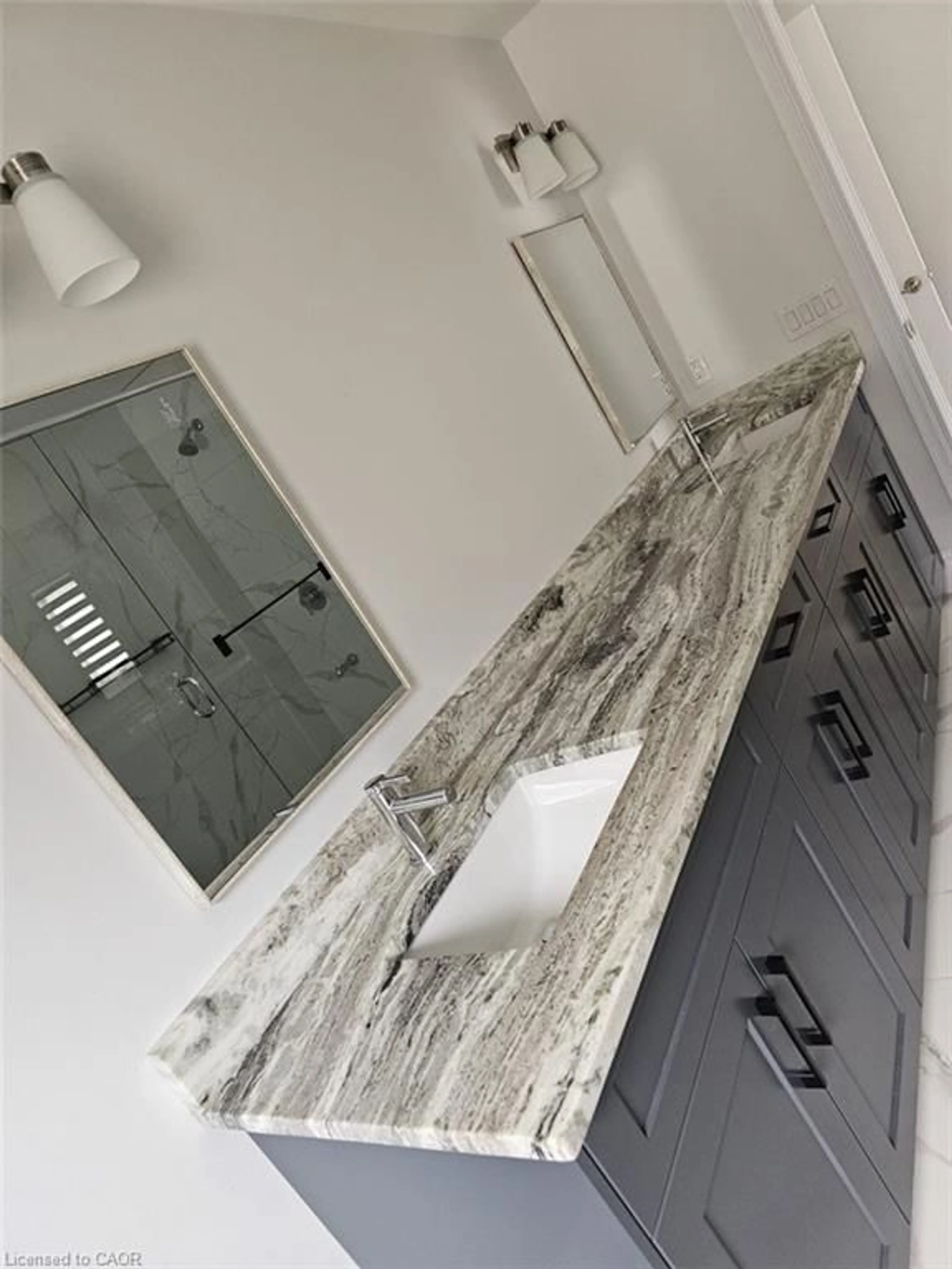 Contemporary bathroom, unknown for 193 Whelan Ave, Amherstburg Ontario N9V 0G9