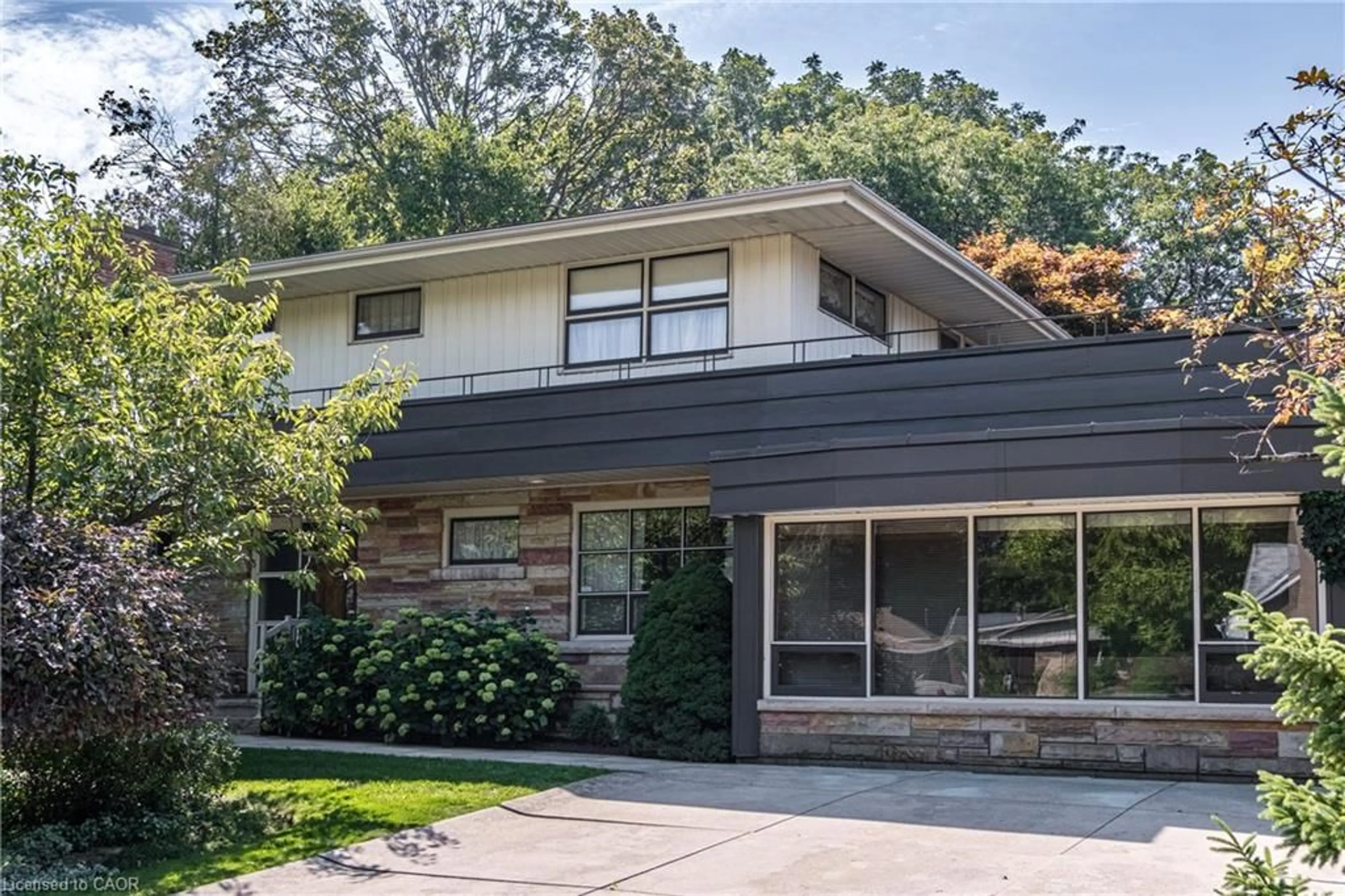 Home with brick exterior material, street for 6 Freeland Crt, Hamilton Ontario L8S 3R5