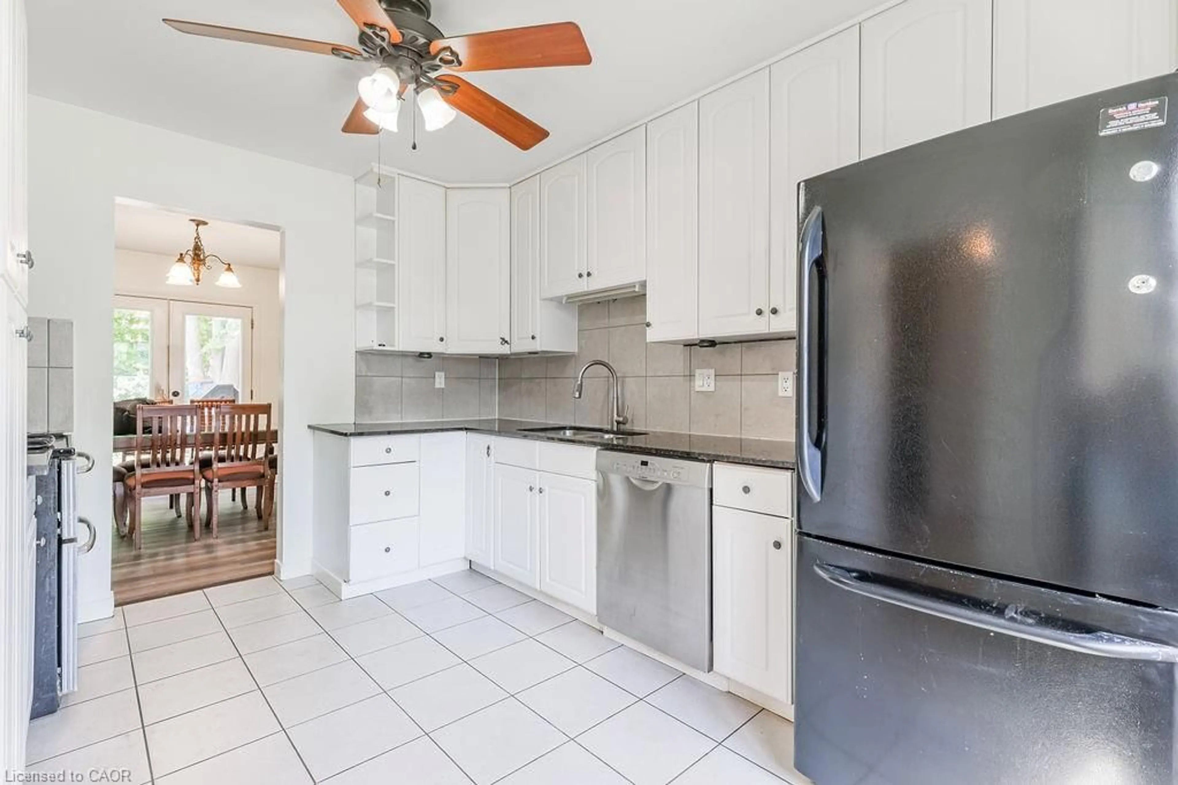 Standard kitchen, ceramic/tile floor for 48 Morgan Dr, Caledonia Ontario N3W 1H7