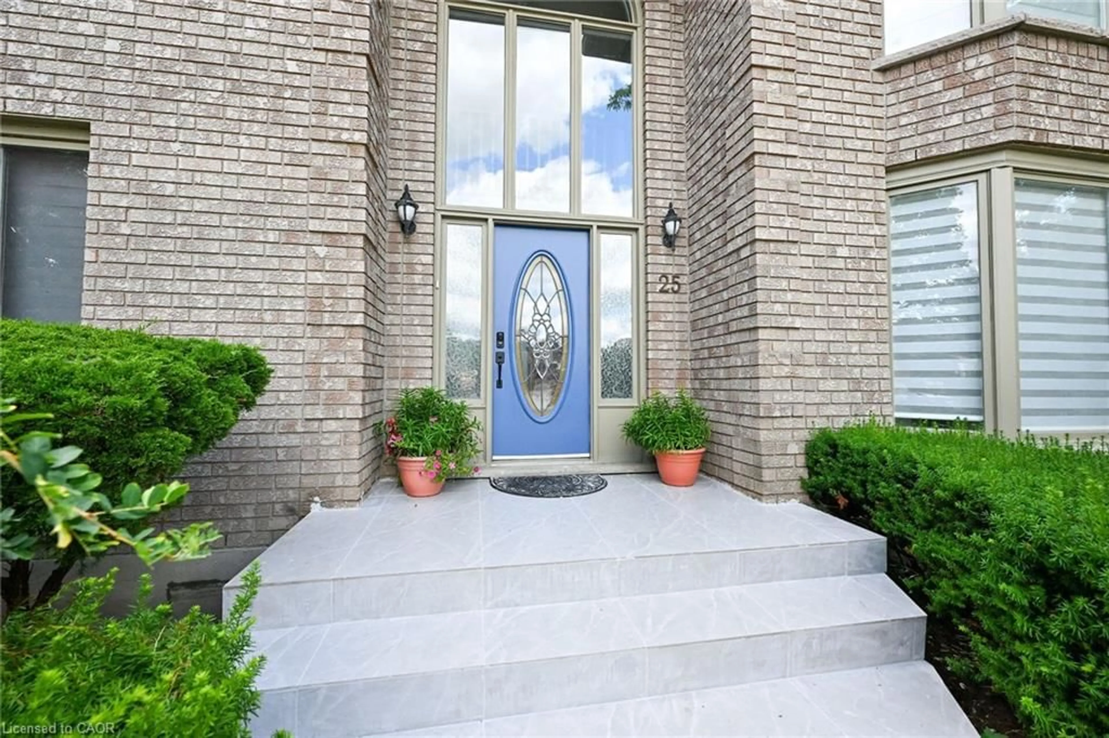 Indoor entryway for 25 Highbury Dr, Hamilton Ontario L8J 2T3