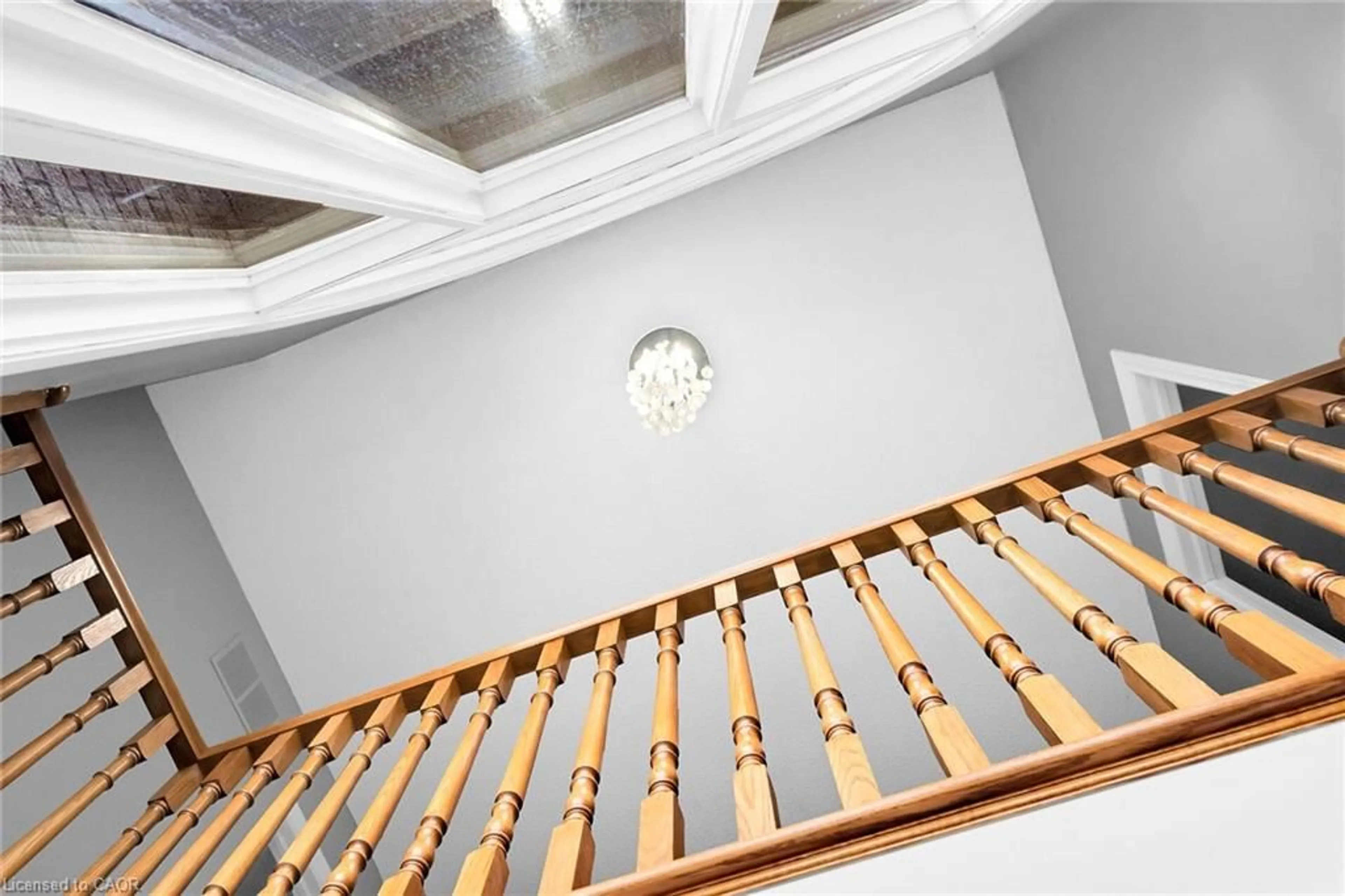 Stairs for 25 Highbury Dr, Hamilton Ontario L8J 2T3