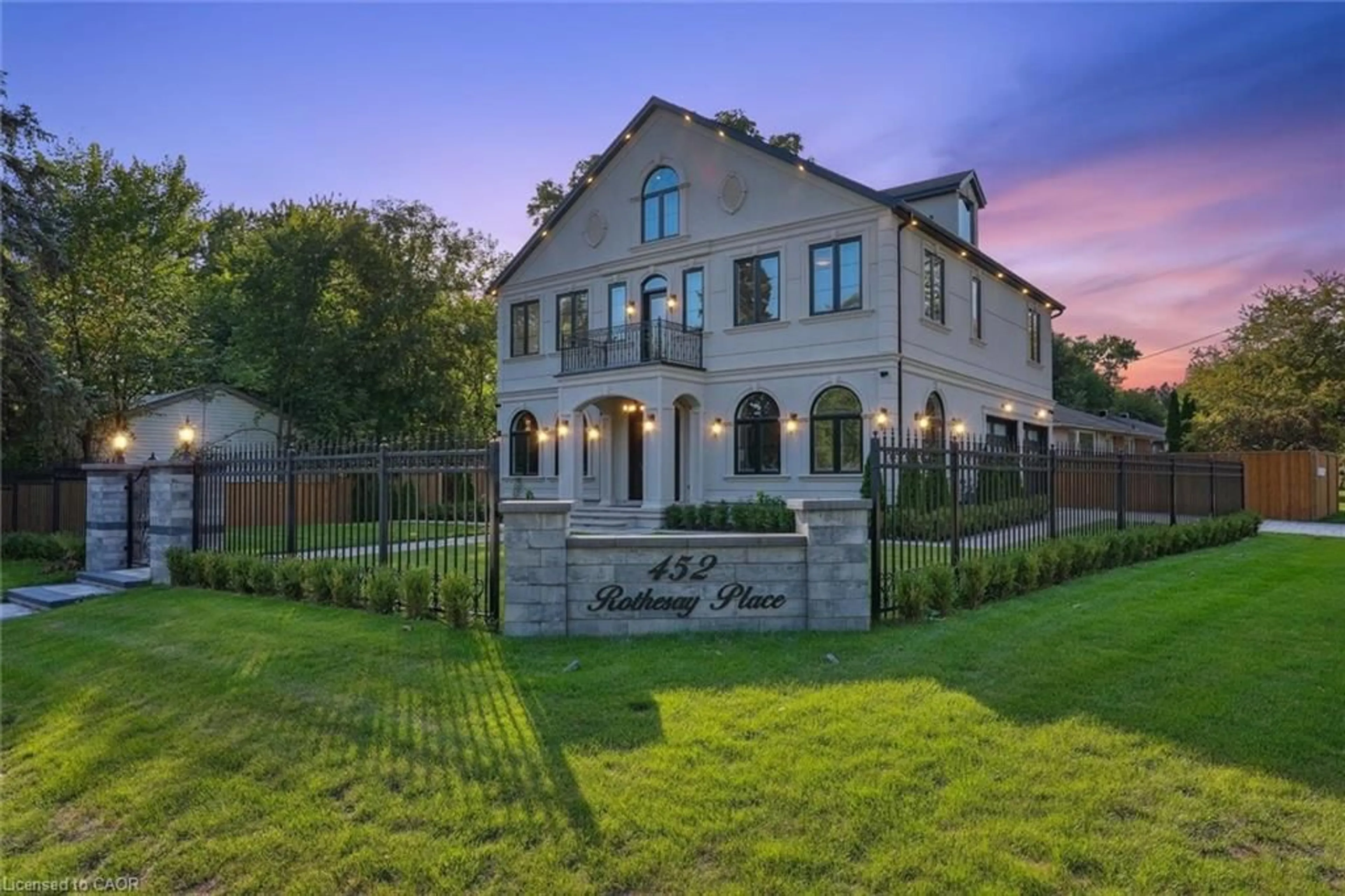 Home with brick exterior material, building for 452 Rothesay Pl, Burlington Ontario L7N 1N5