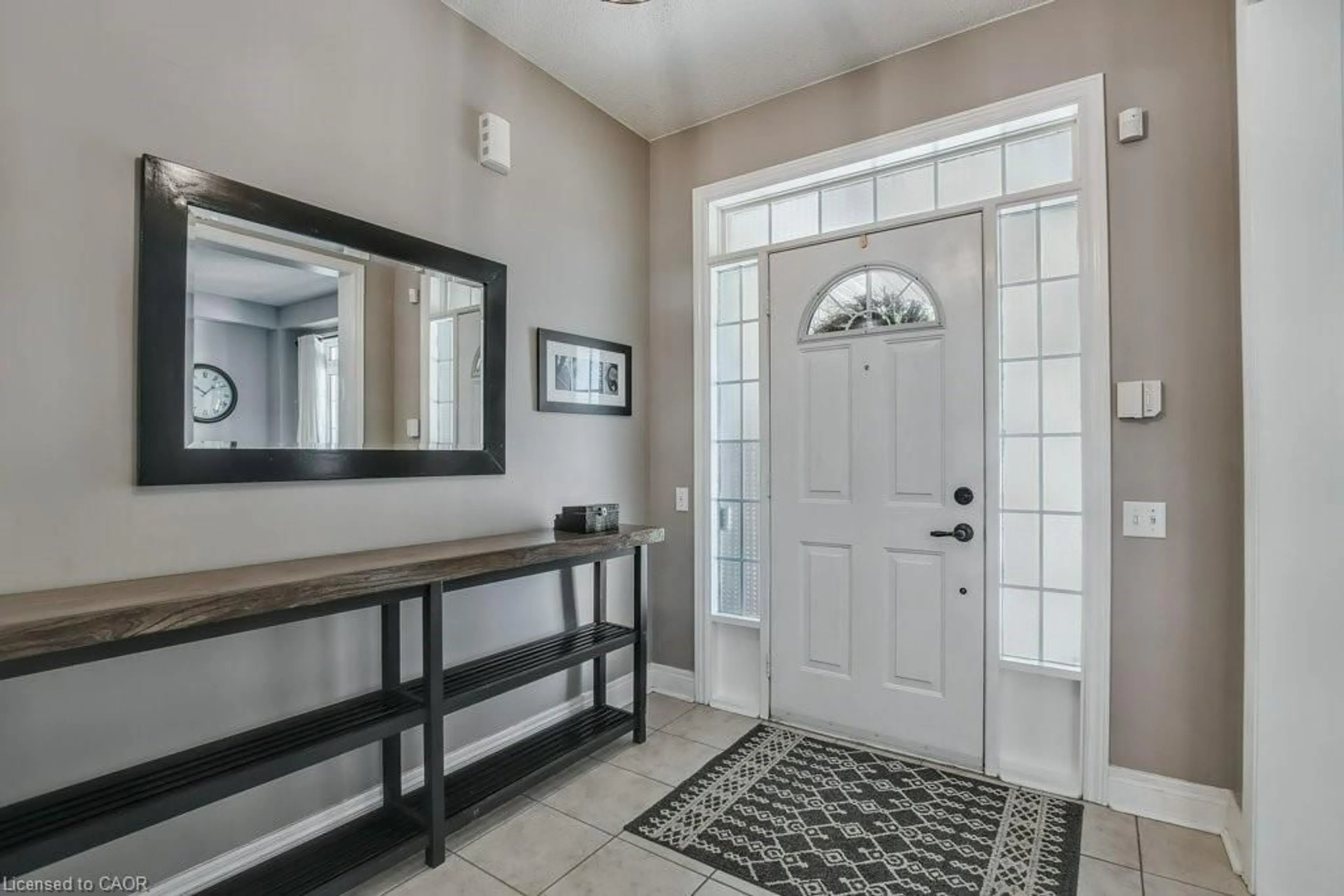 Indoor entryway for 4292 Sarazen Dr, Burlington Ontario L7M 4Y9